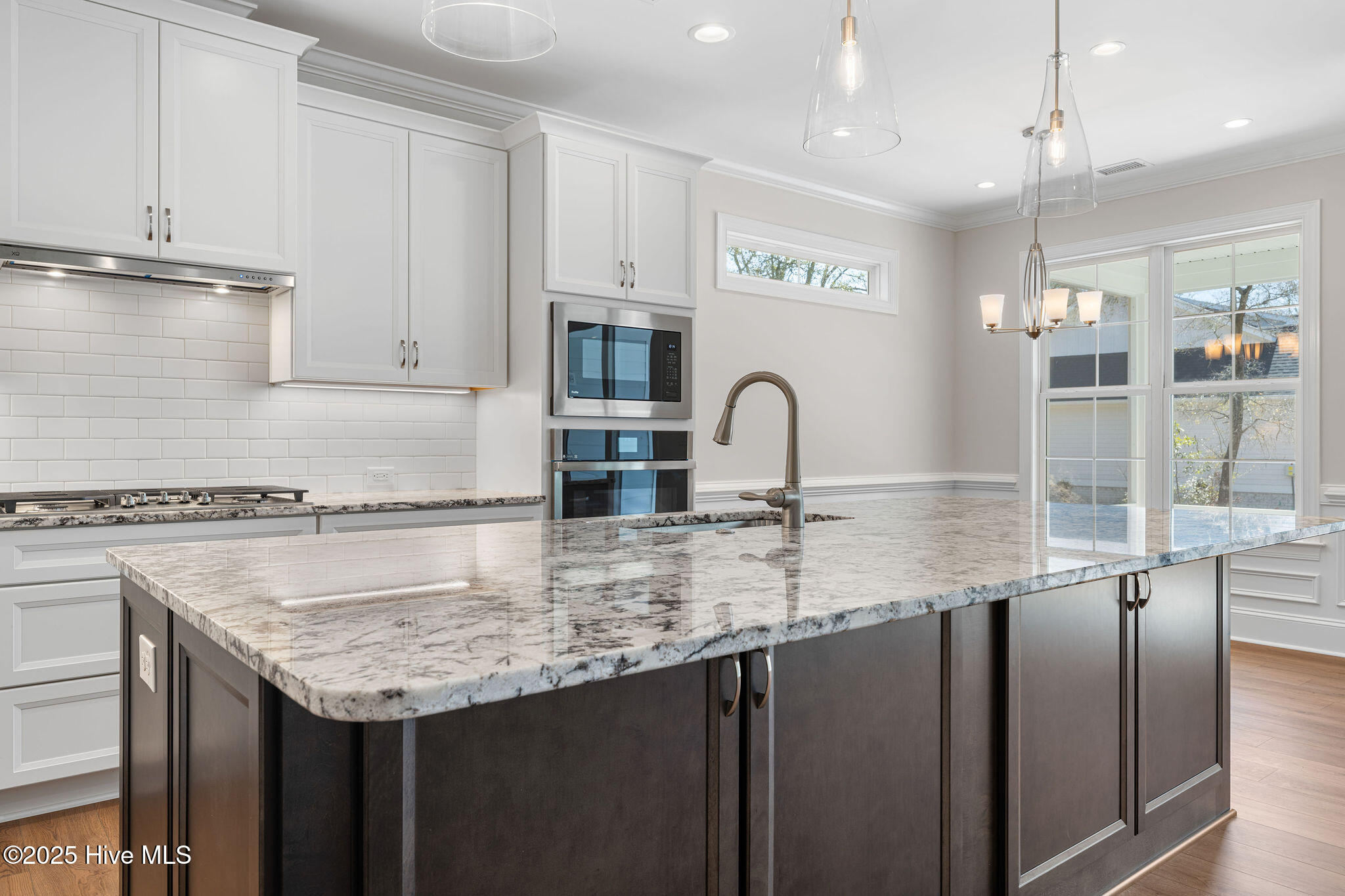 100488997 | Photo 31