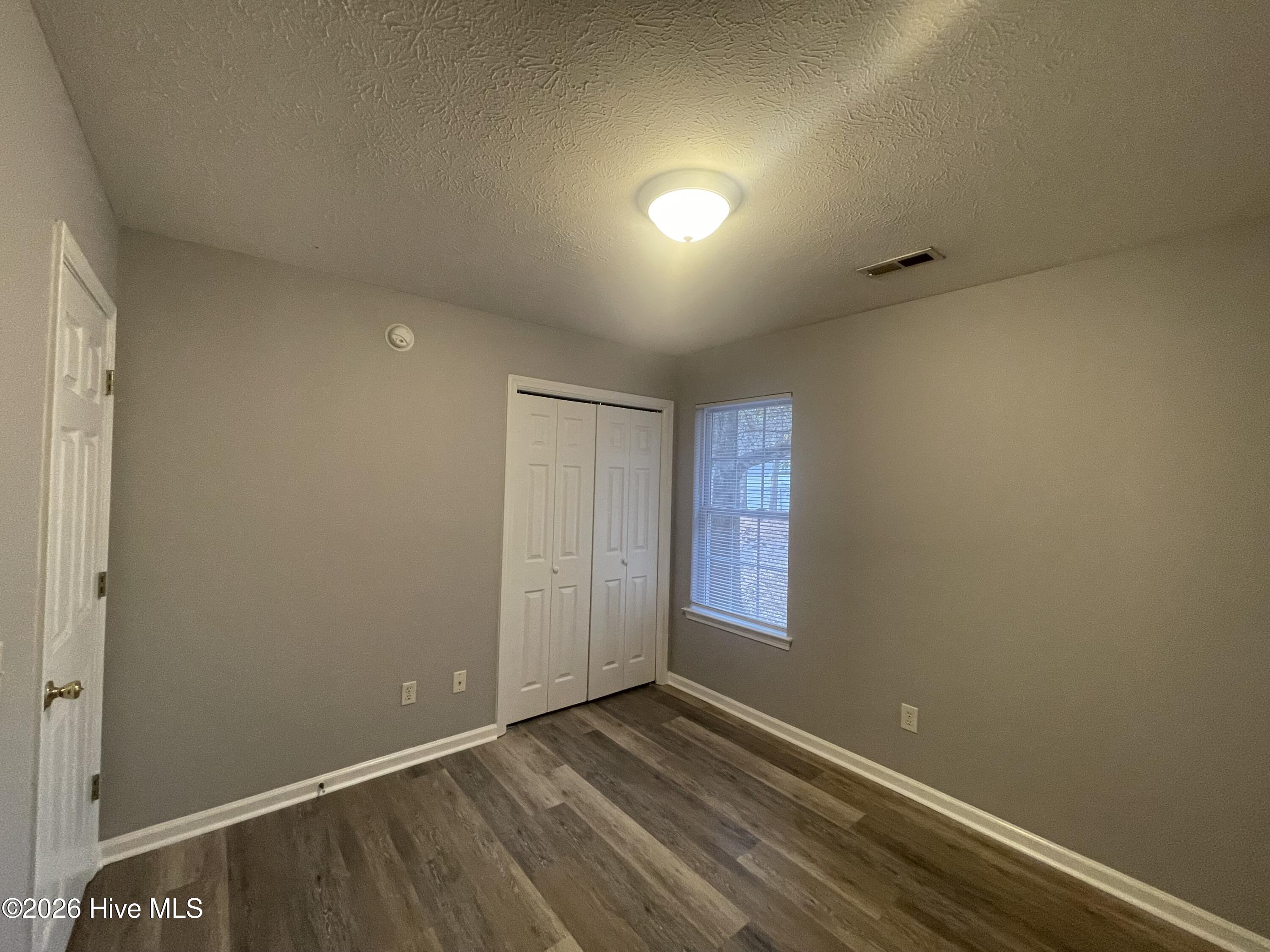 100548174 | Photo 23