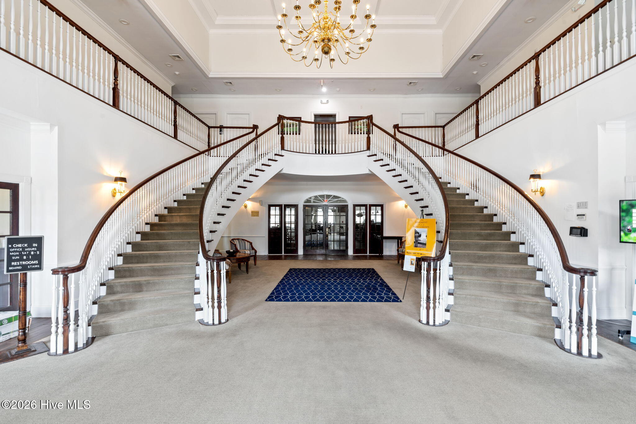 100558044 | Photo 77