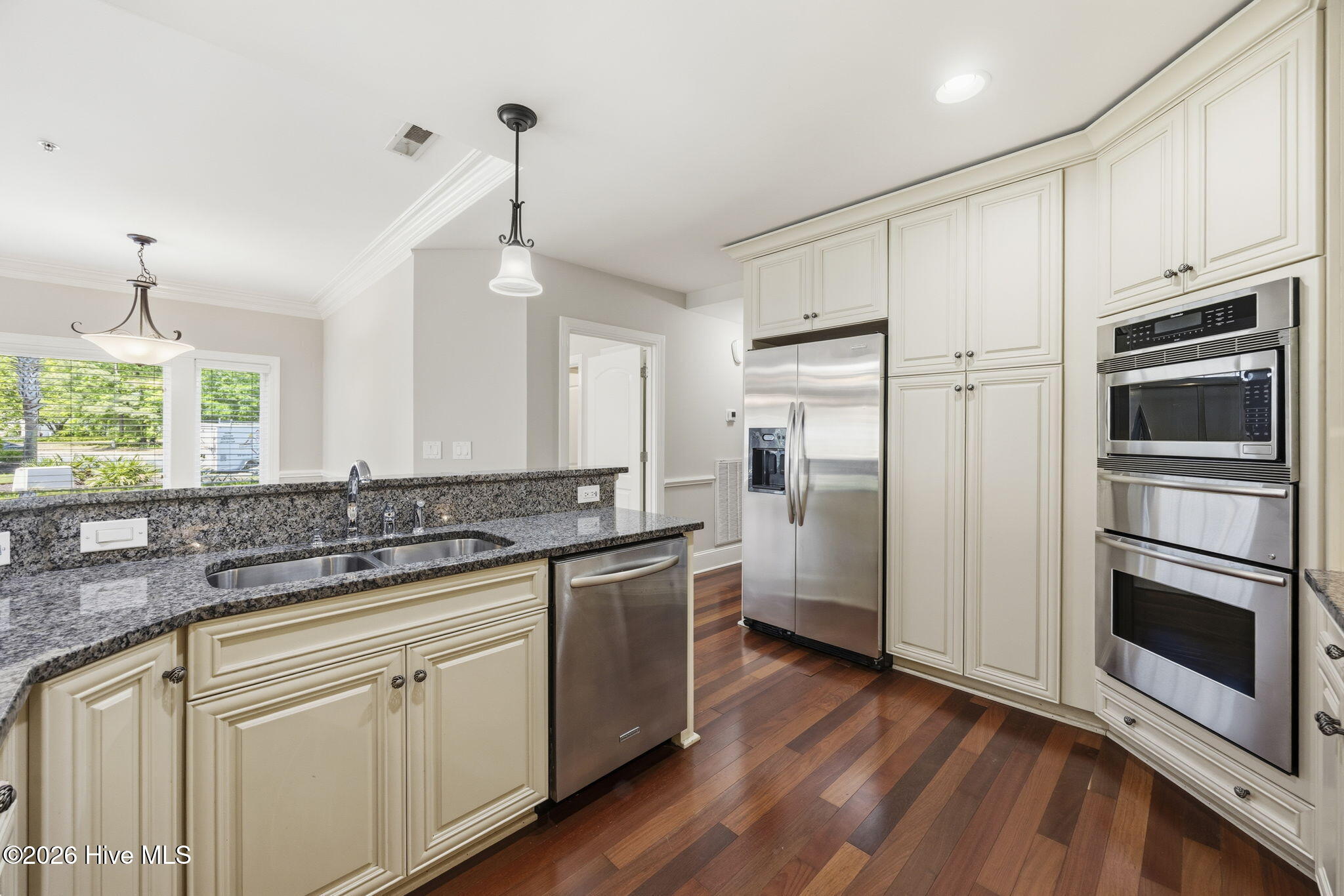 100569060 | Photo 18