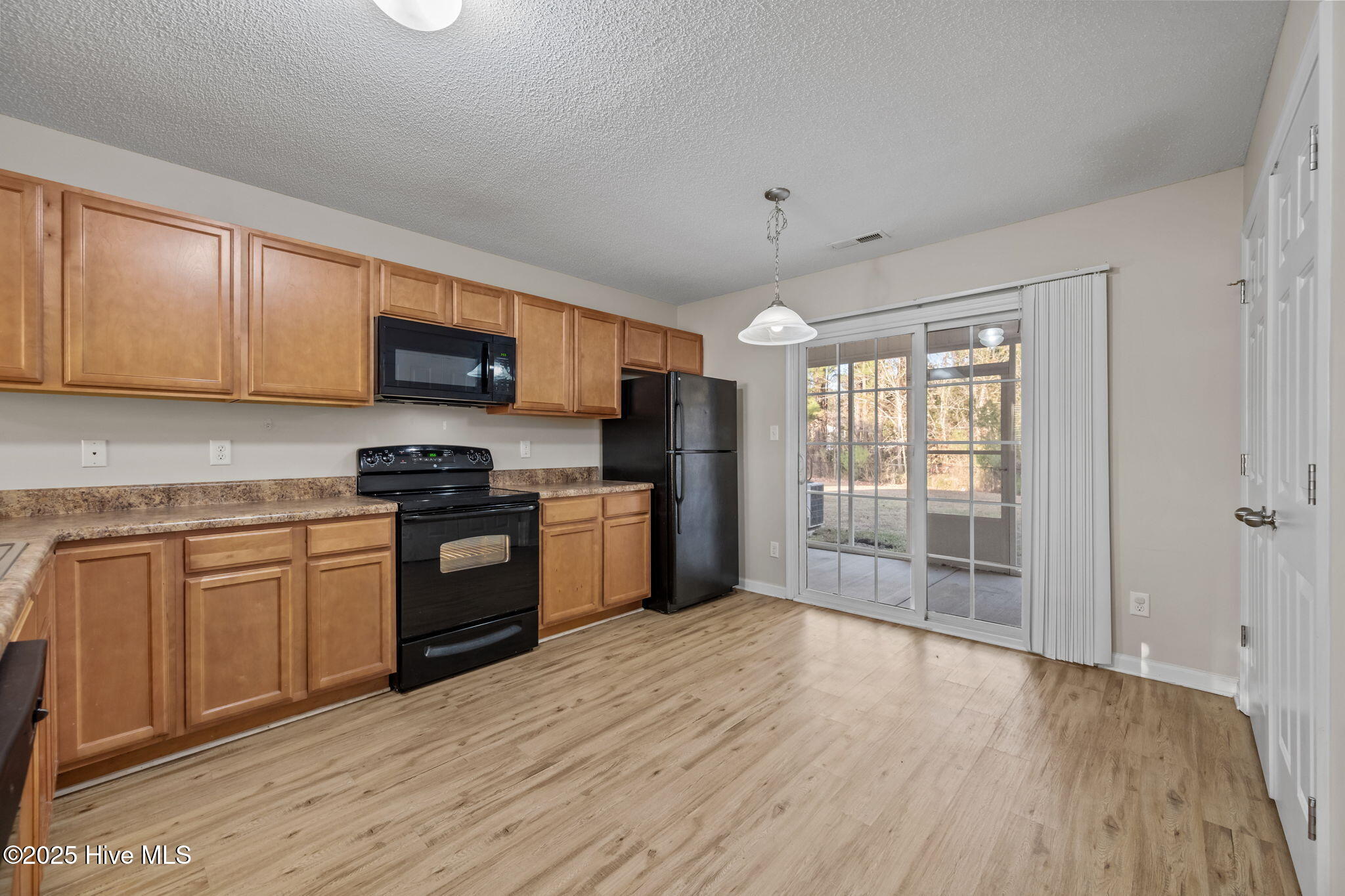 100543374 | Photo 12