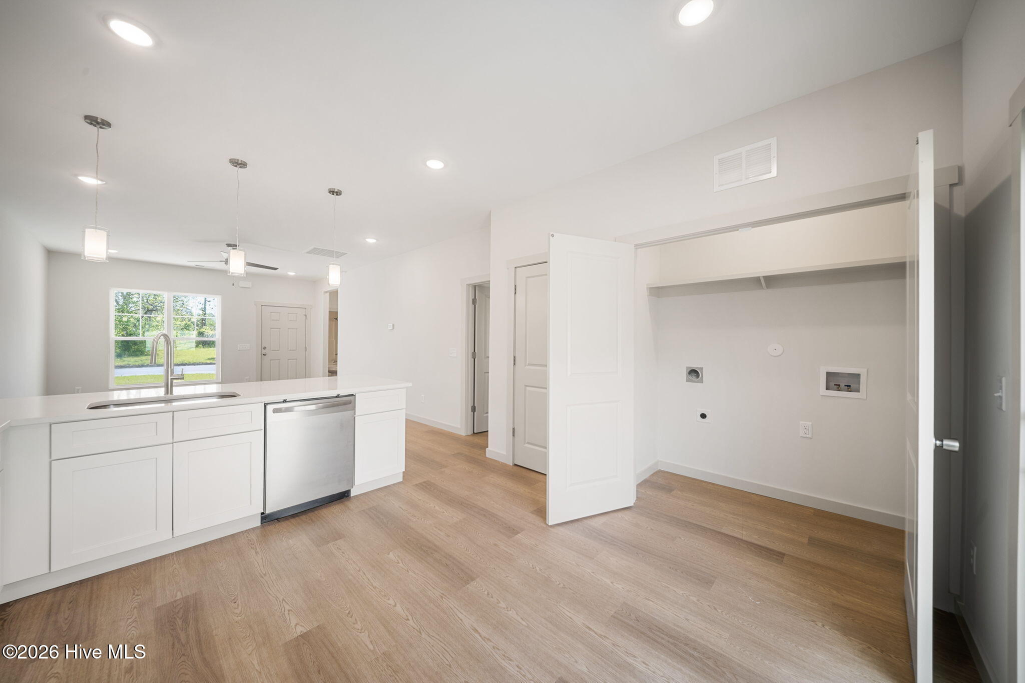 100562147 | Photo 45