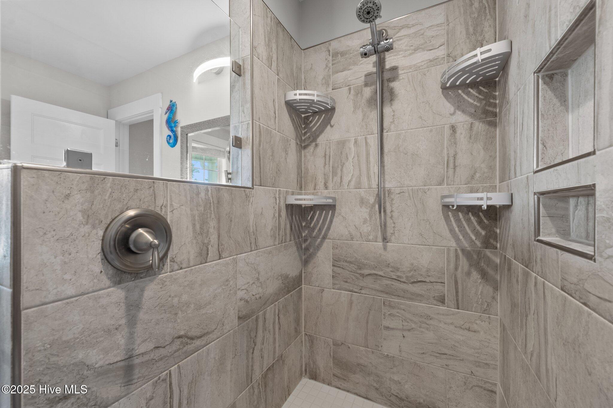 100517734 | Photo 34