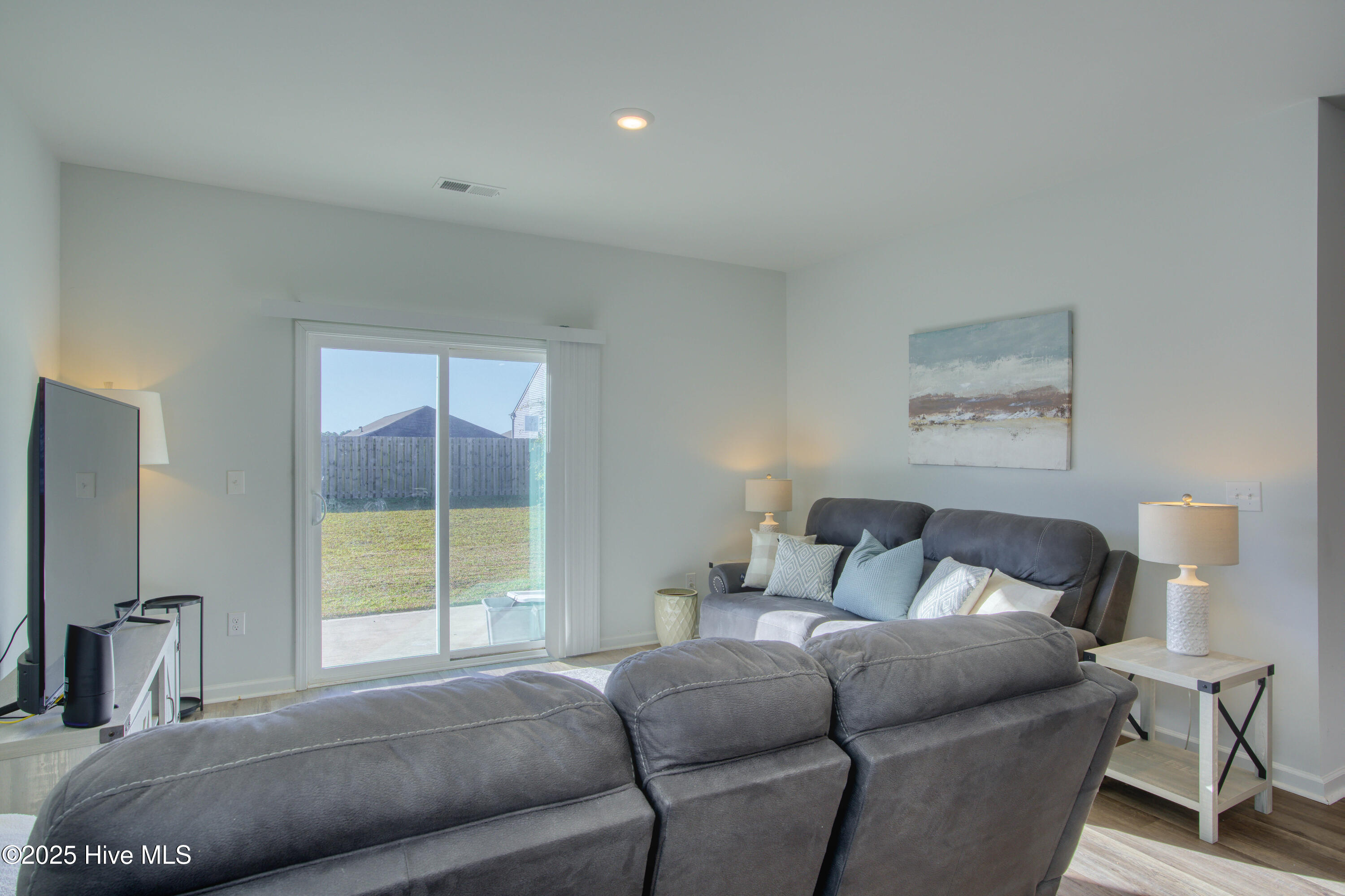 100538124 | Photo 12