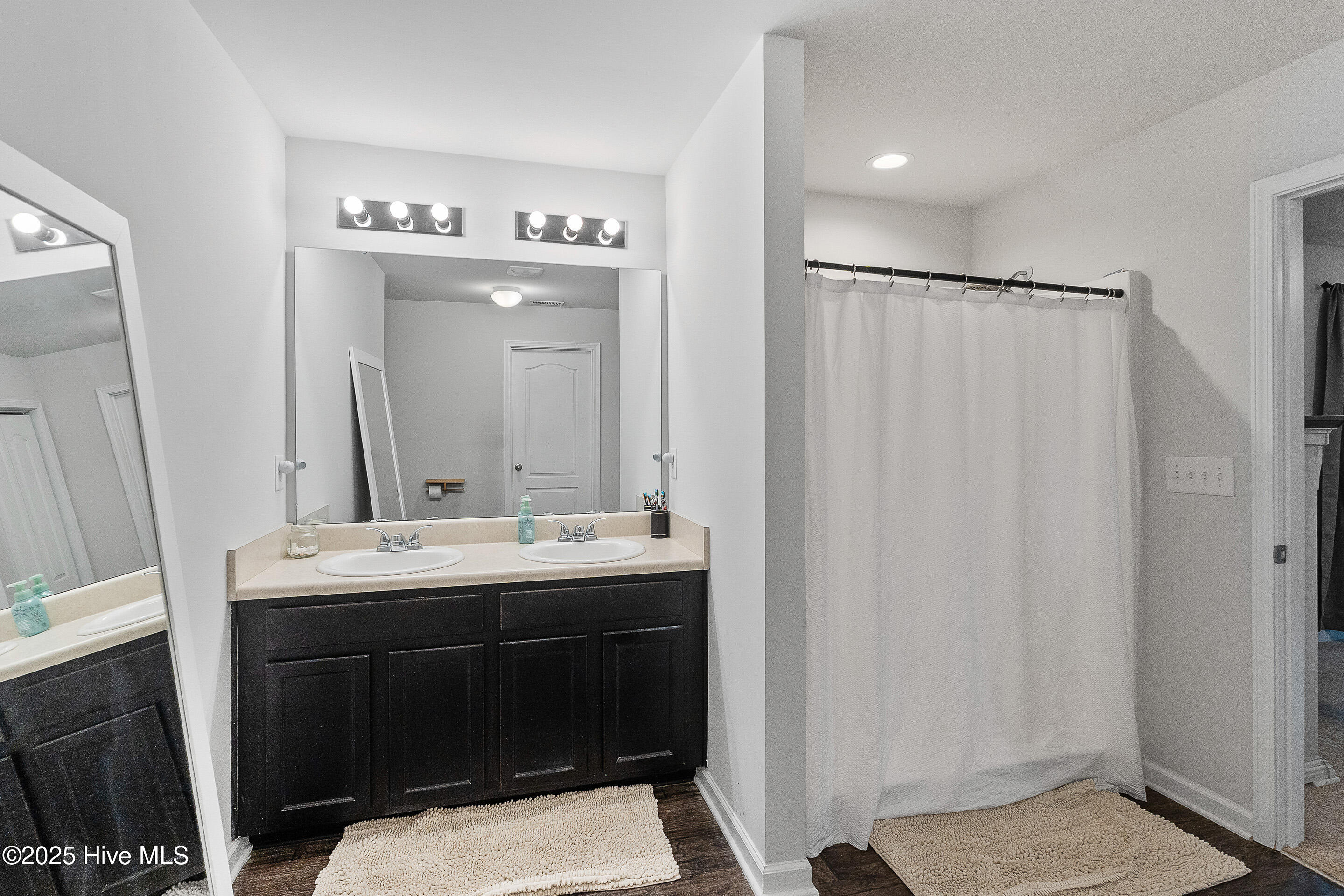 100510114 | Photo 18