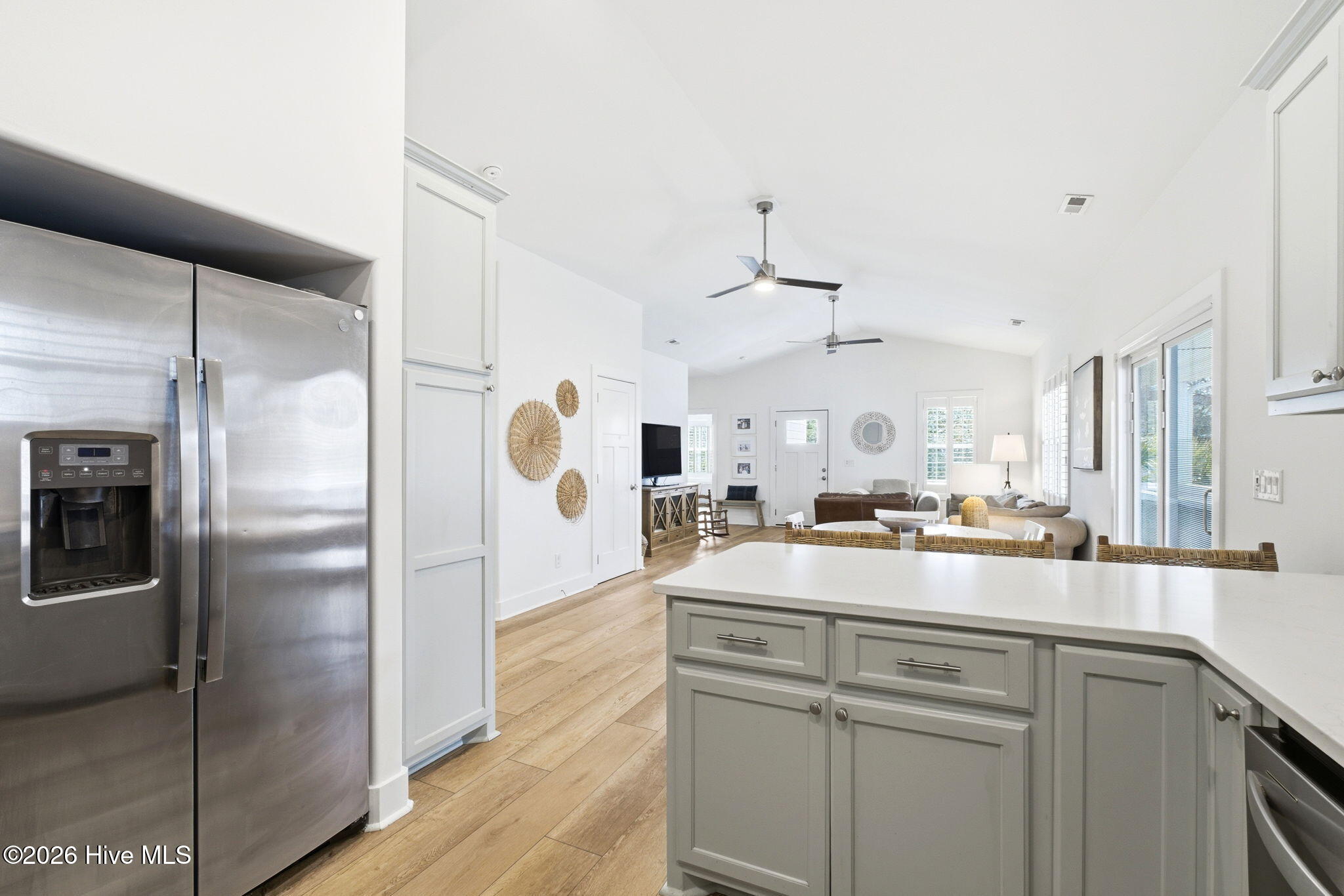 100561485 | Photo 14