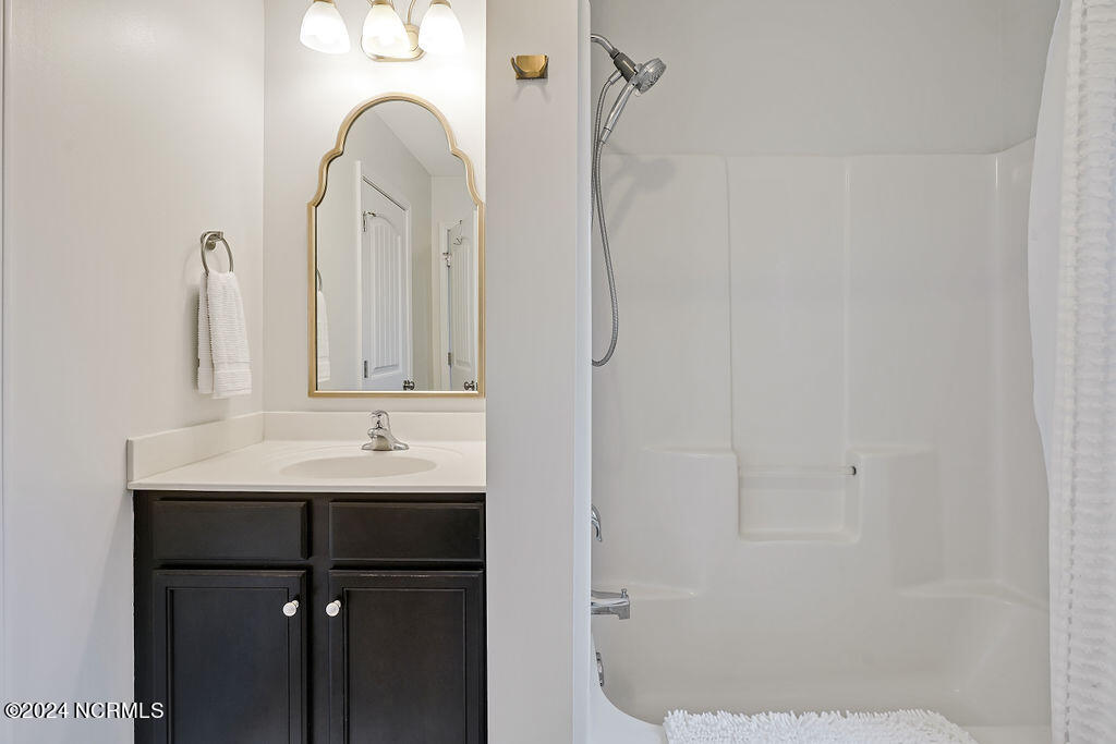 100565738 | Photo 28