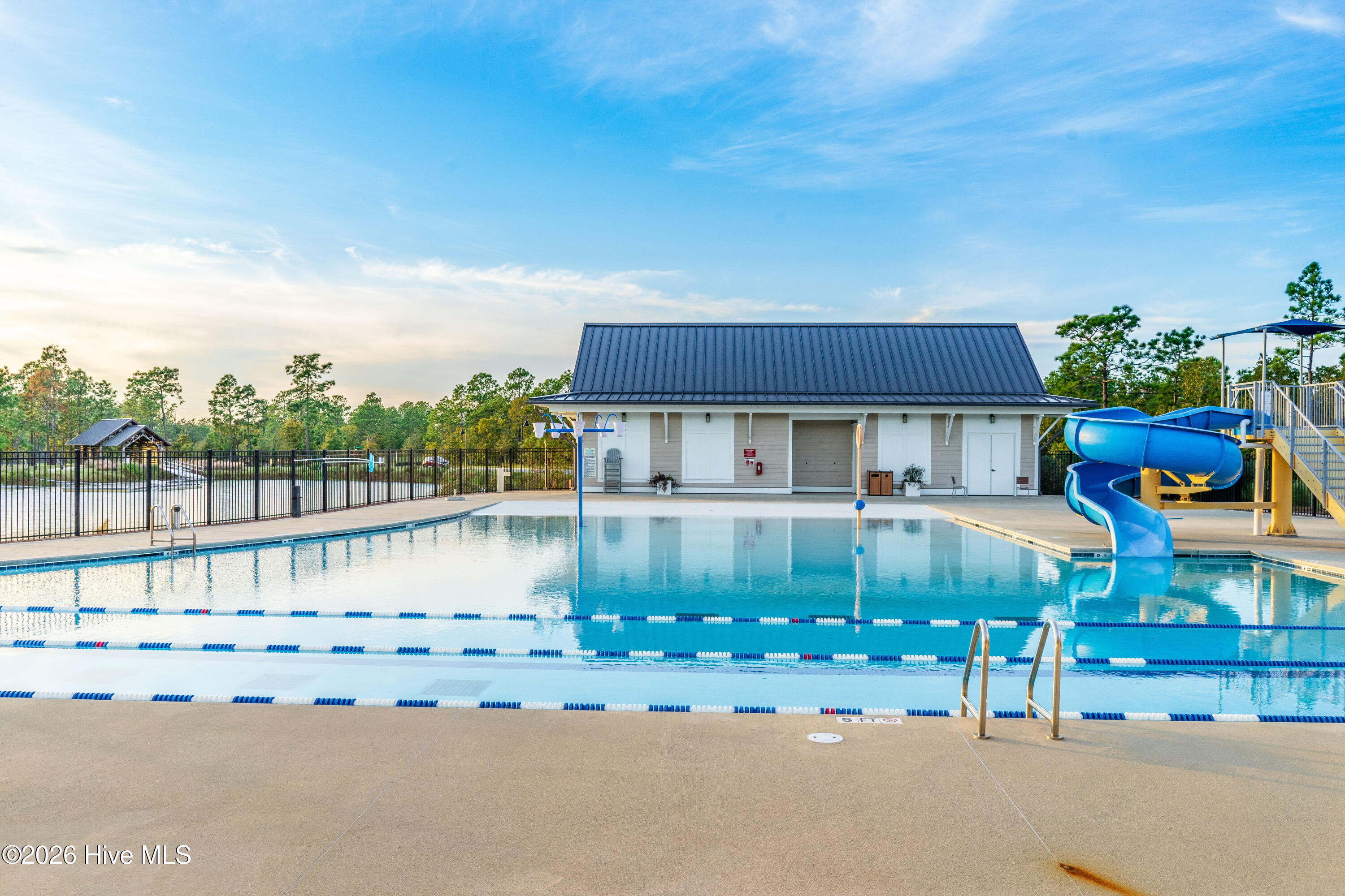 100569190 | Photo 72