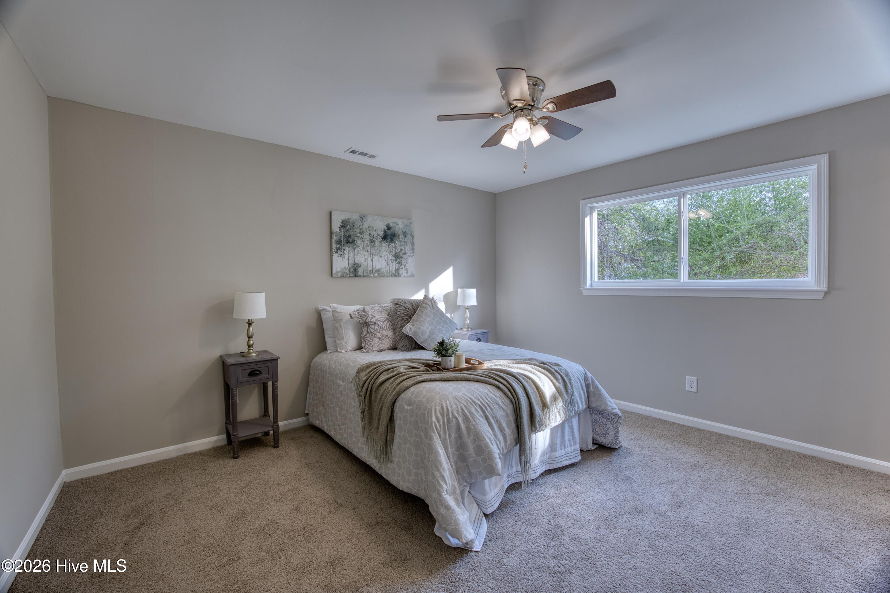 100561992 | Photo 16