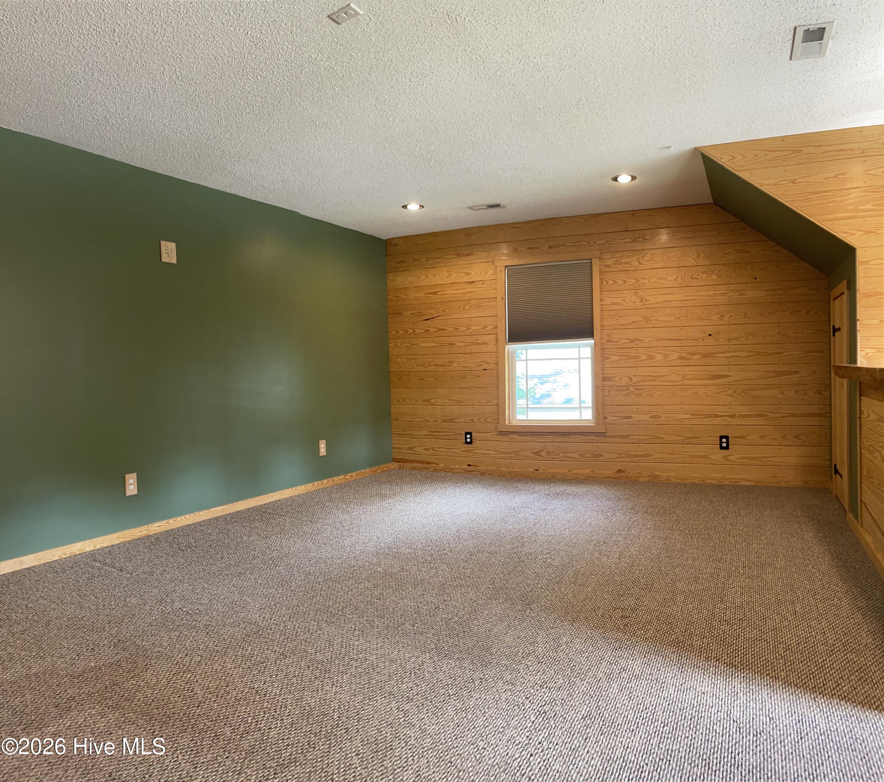 100562553 | Photo 44