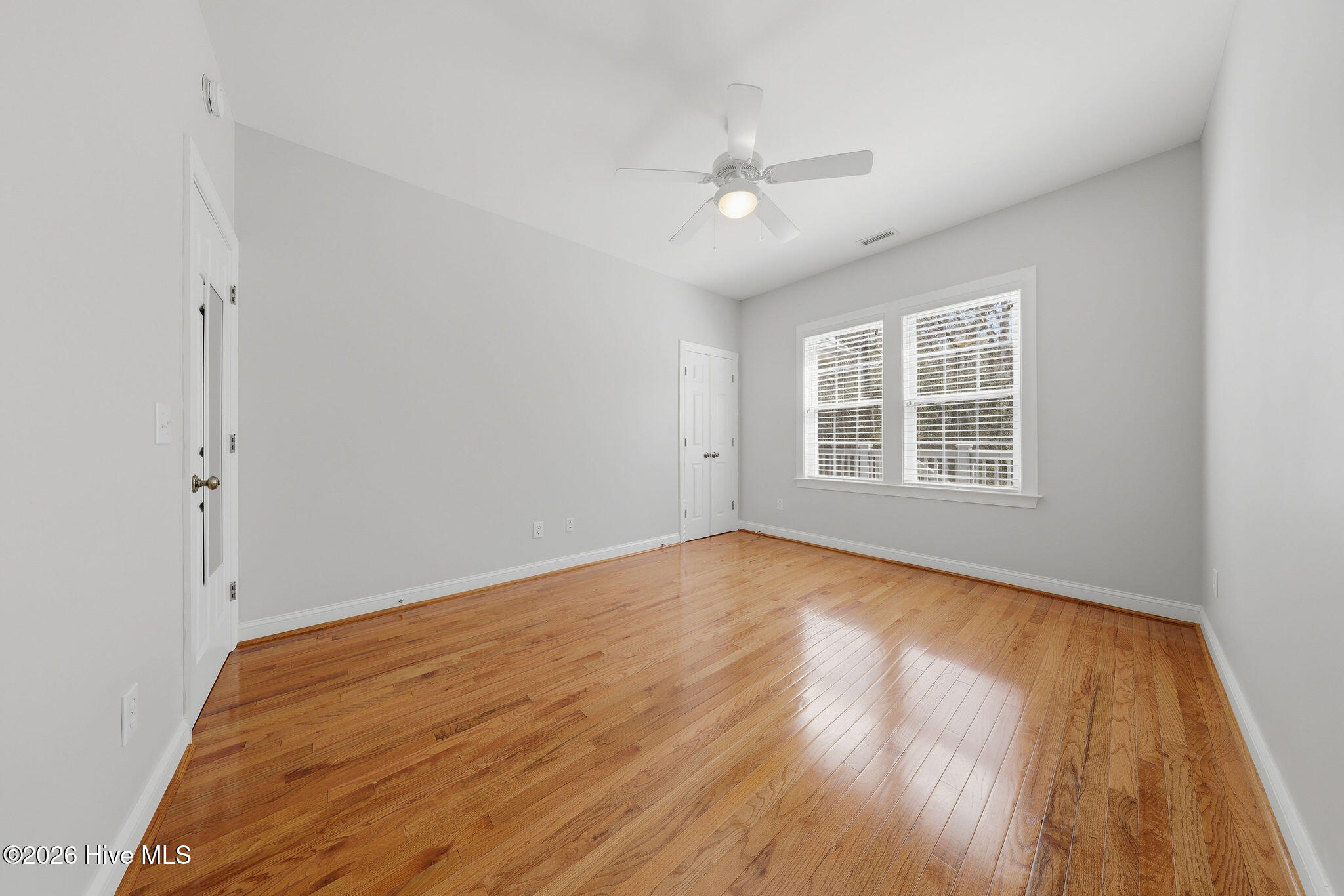 100560858 | Photo 46