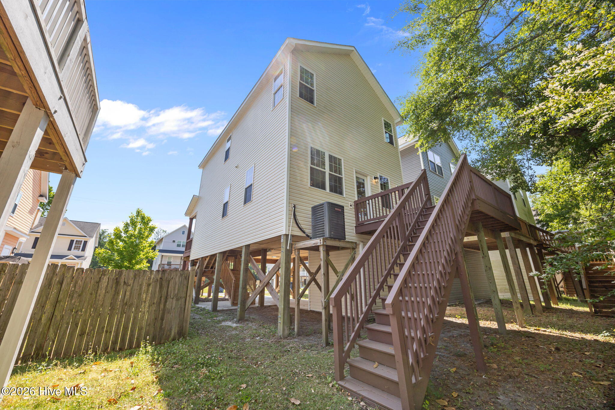 100566341 | Photo 19