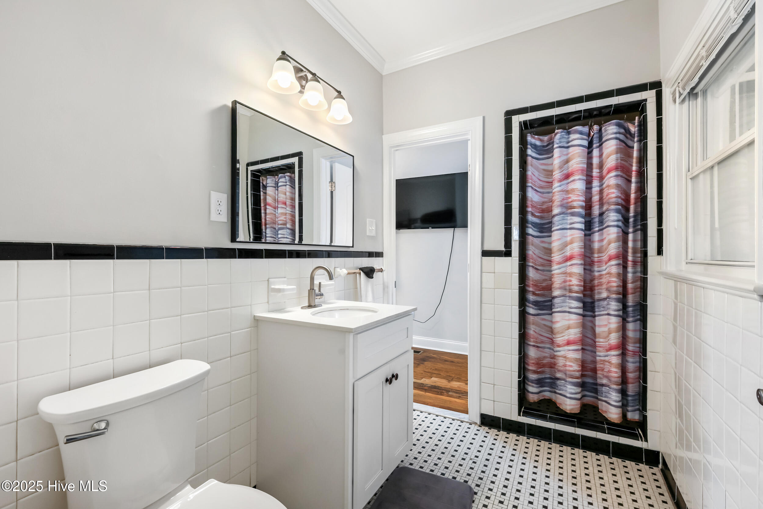 100526927 | Photo 22