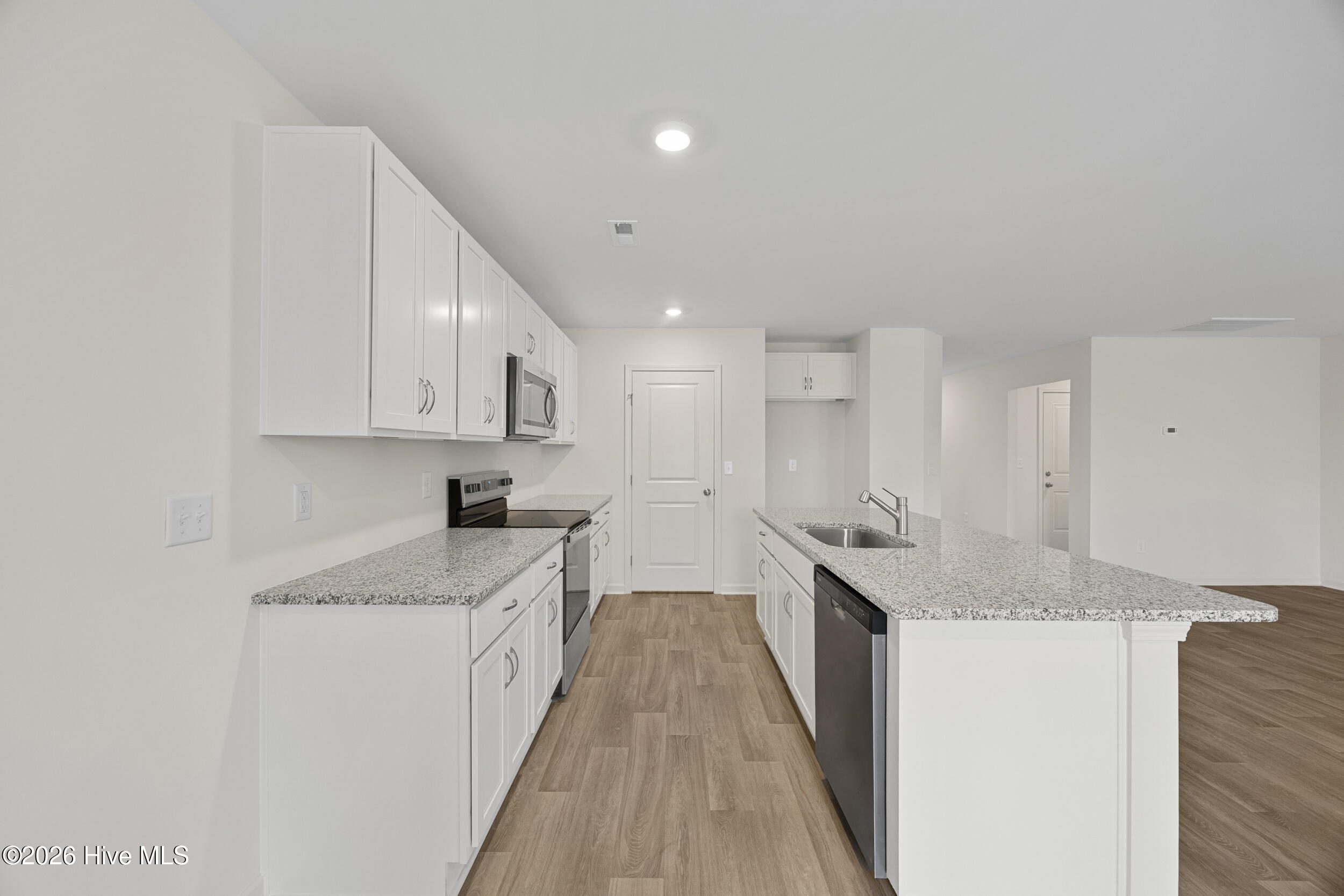 100541155 | Photo 14