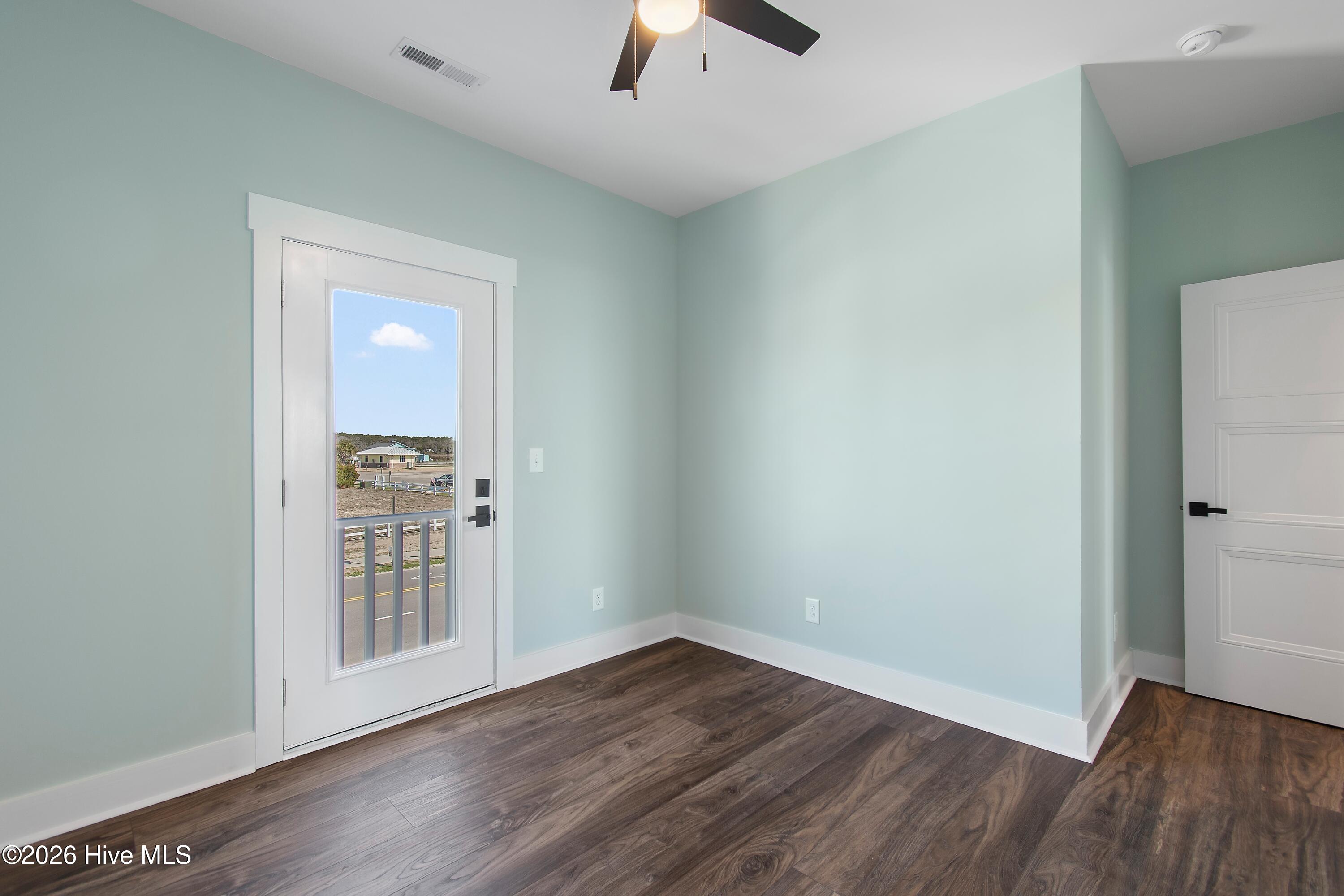 100525710 | Photo 42