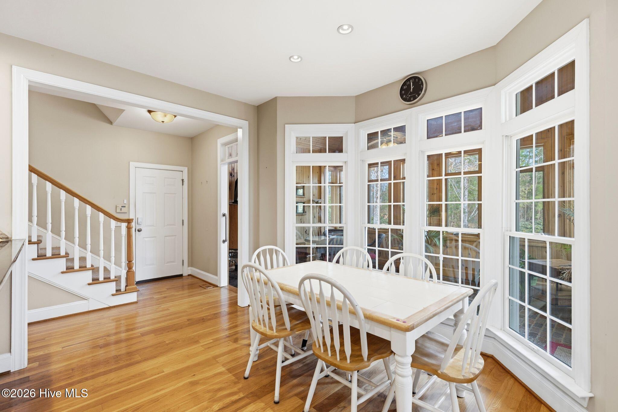 100561180 | Photo 31