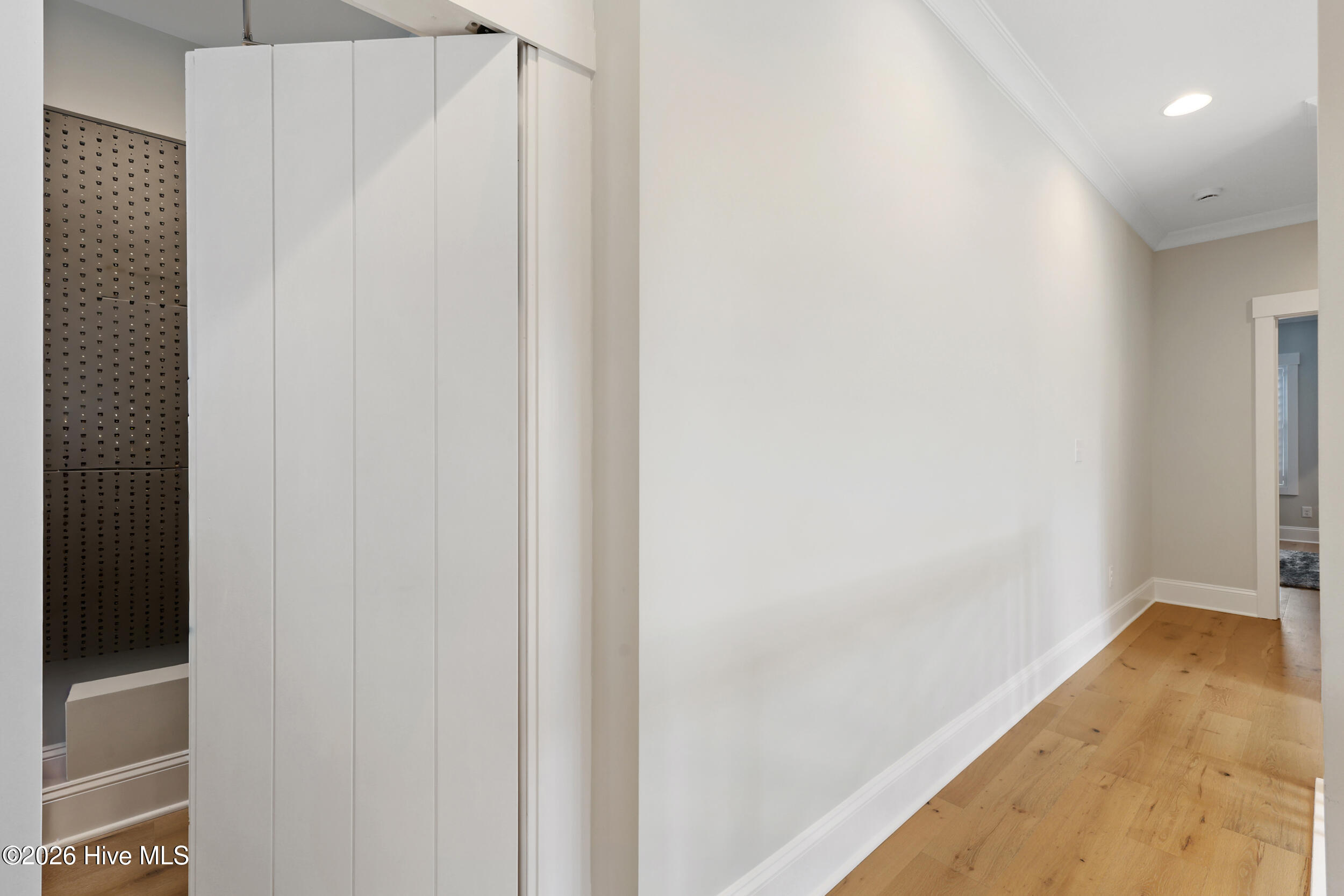 100551729 | Photo 40