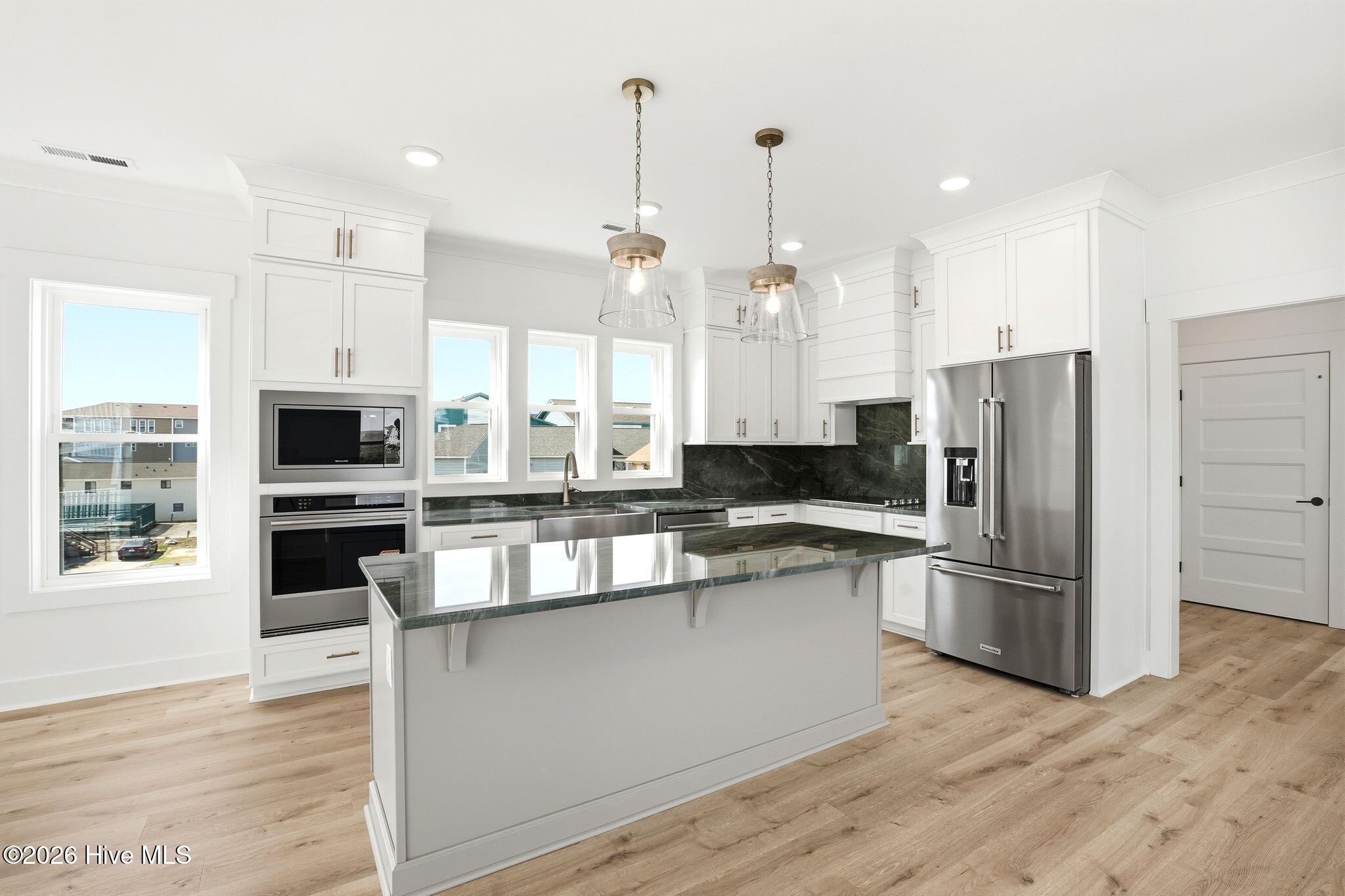 100561284 | Photo 40