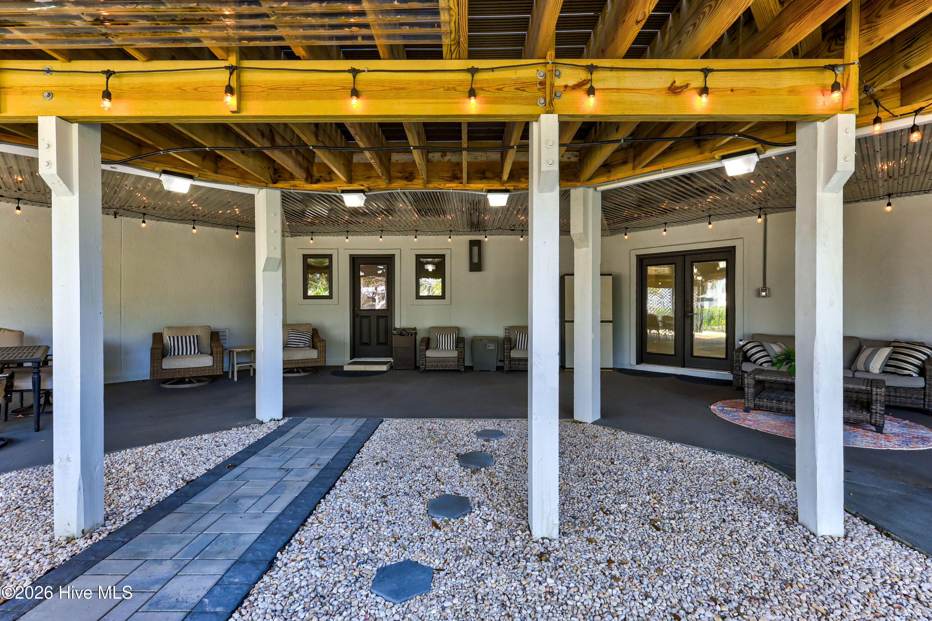 100559856 | Photo 64