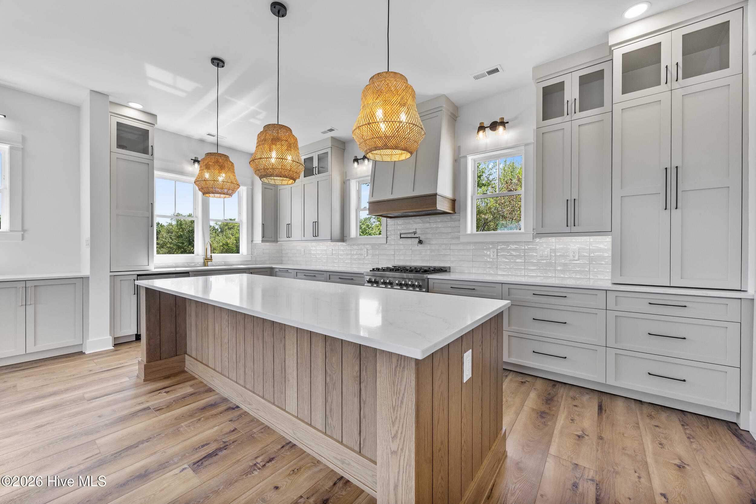 100567625 | Photo 37