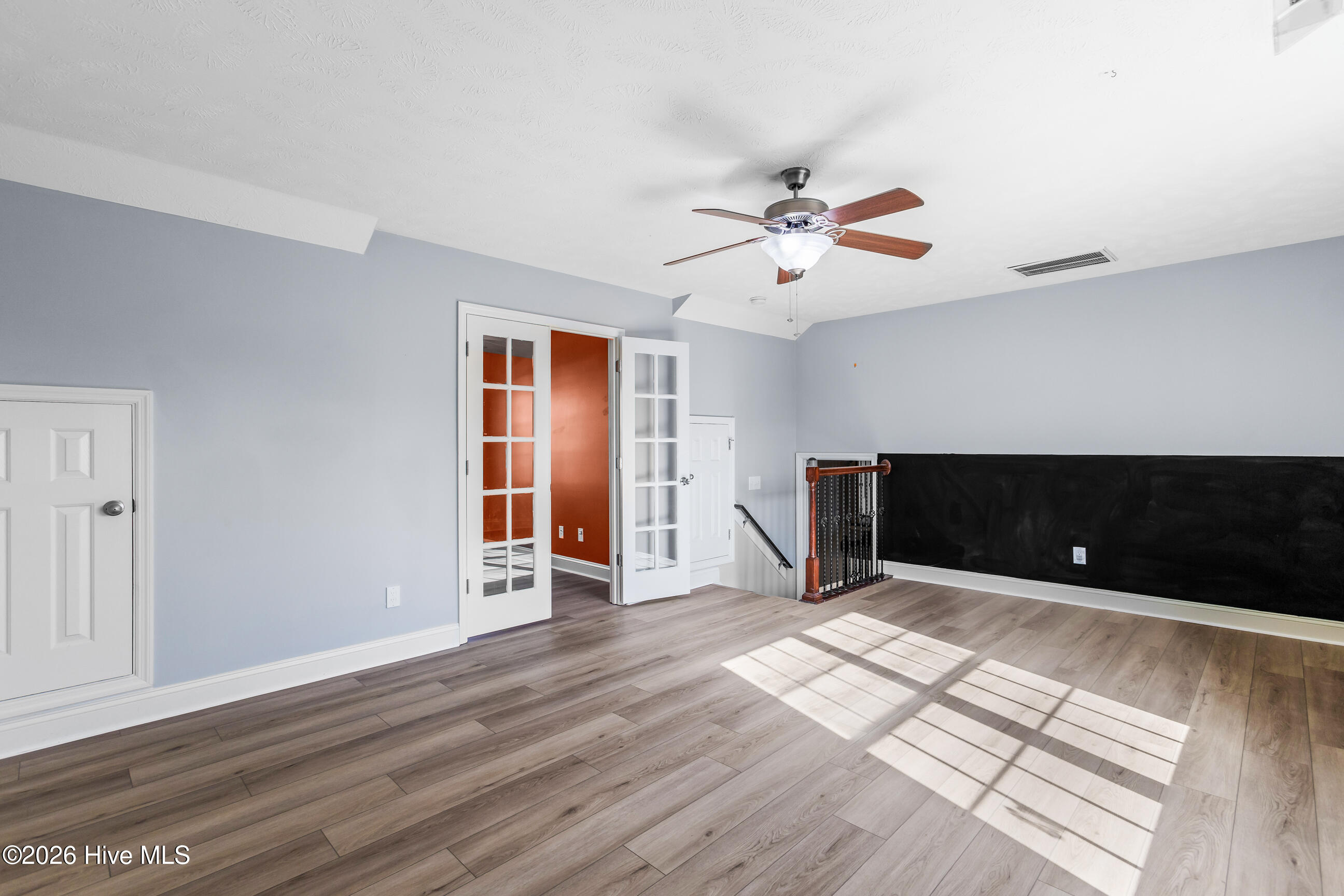 100570395 | Photo 29