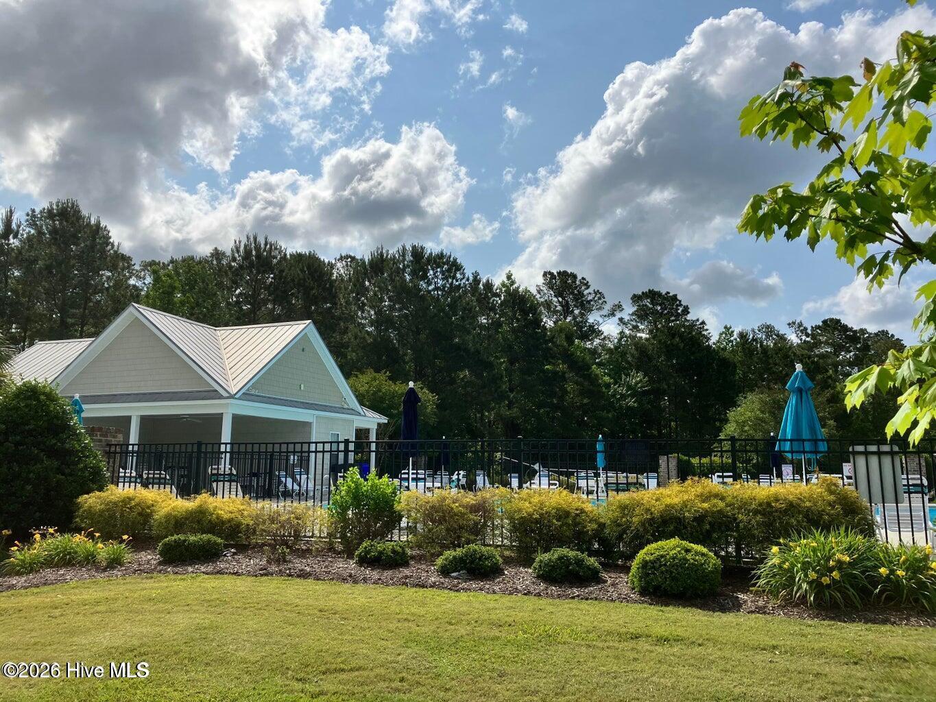 100570072 | Photo 30