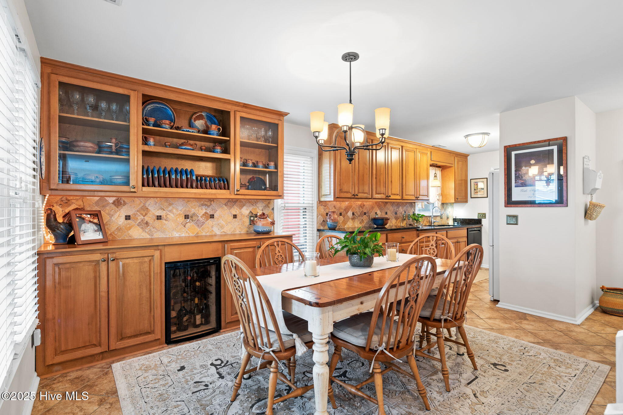 100545689 | Photo 11