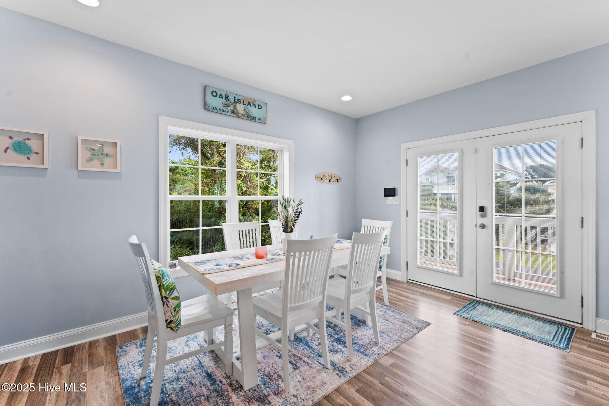 100532717 | Photo 11