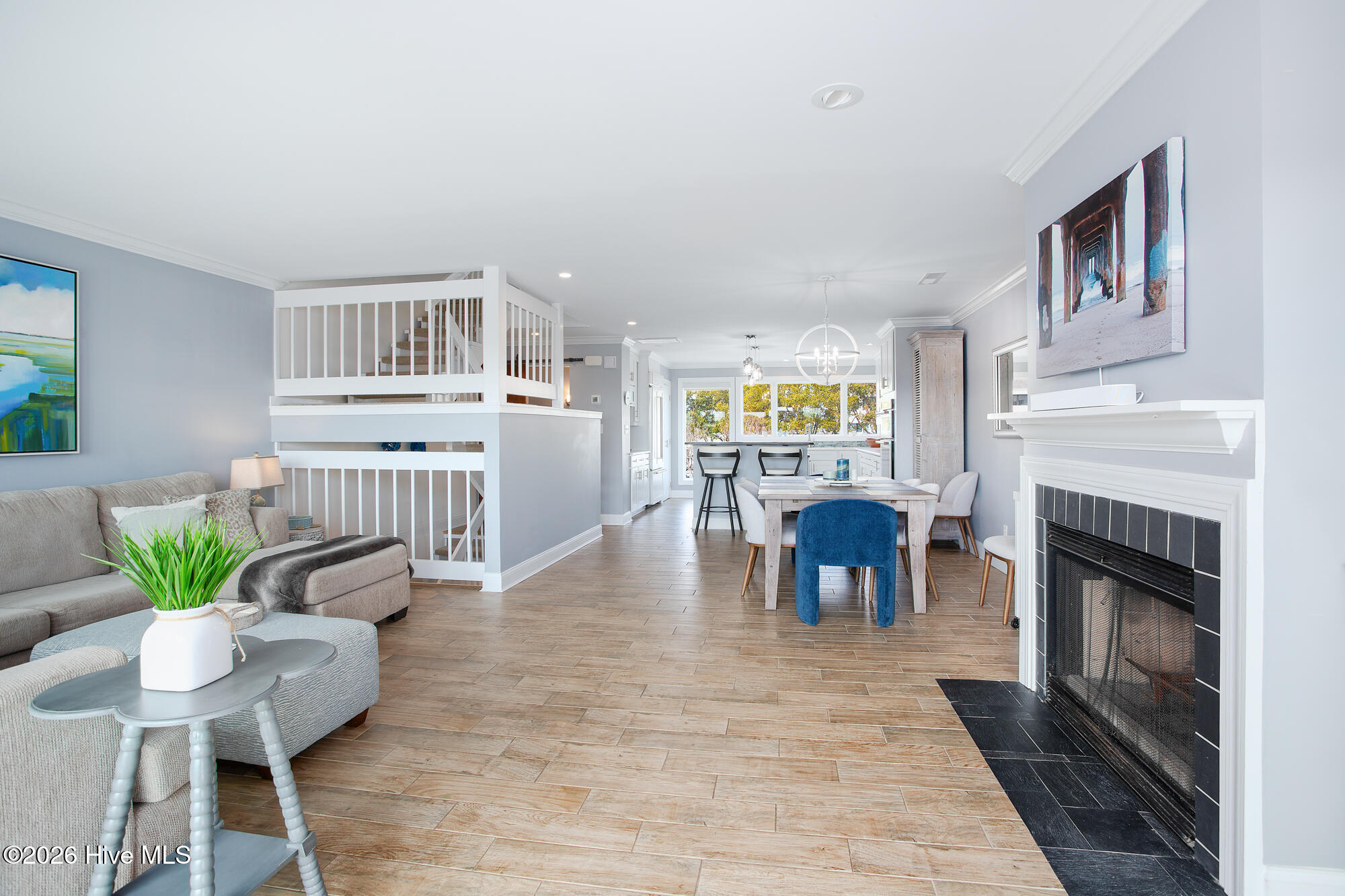 100564405 | Photo 11