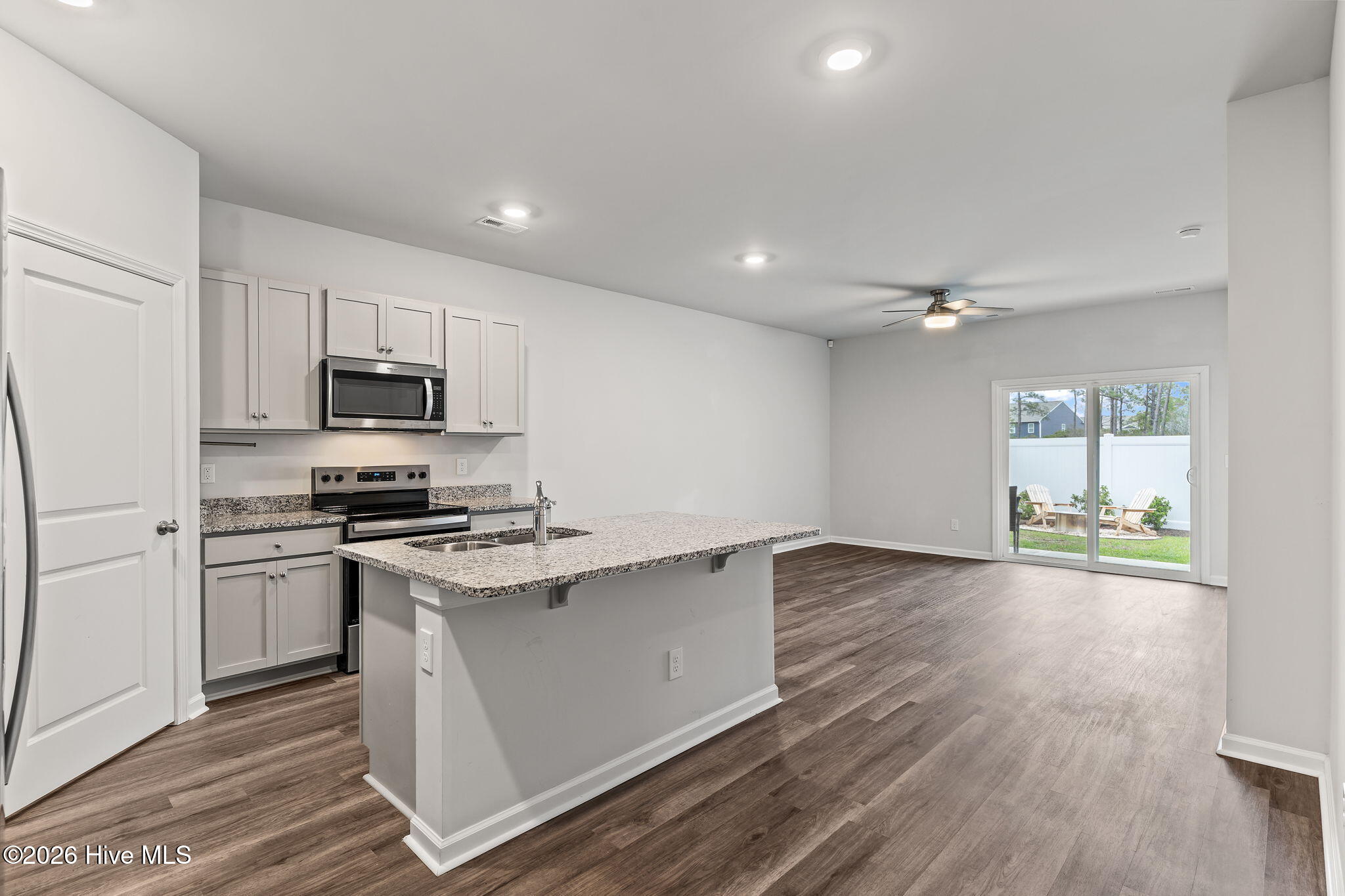 100563227 | Photo 10