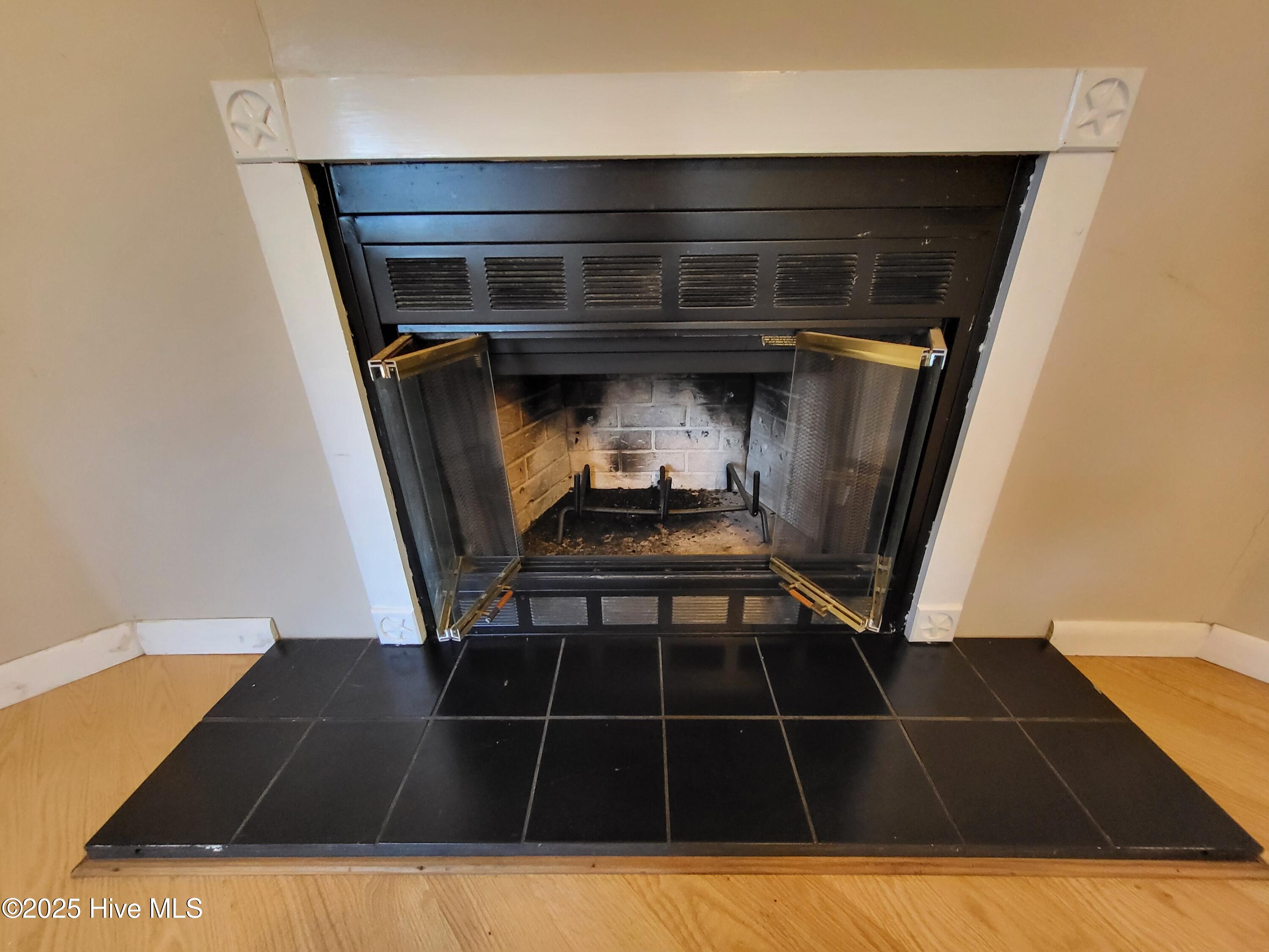 100540995 | Photo 28