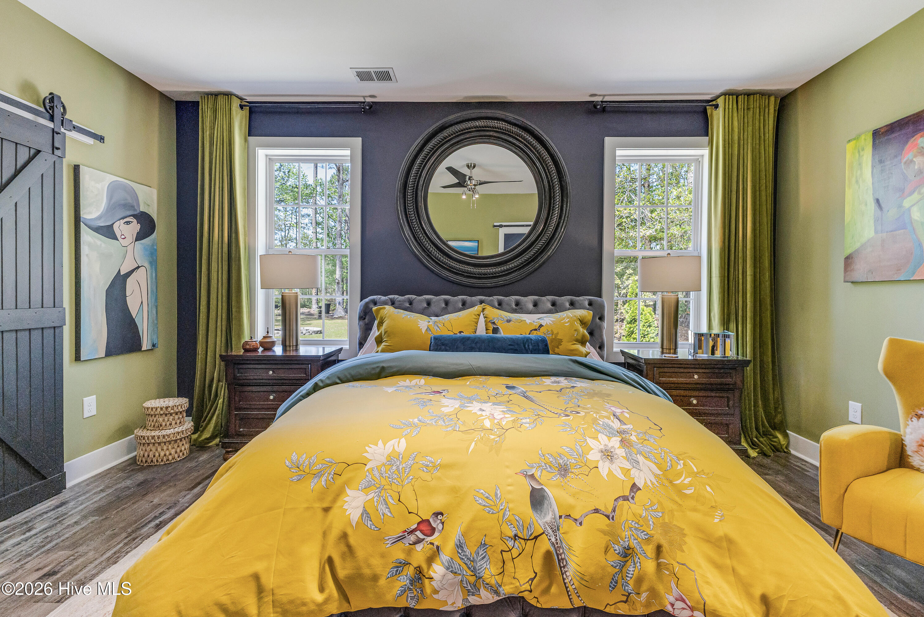 100563377 | Photo 26