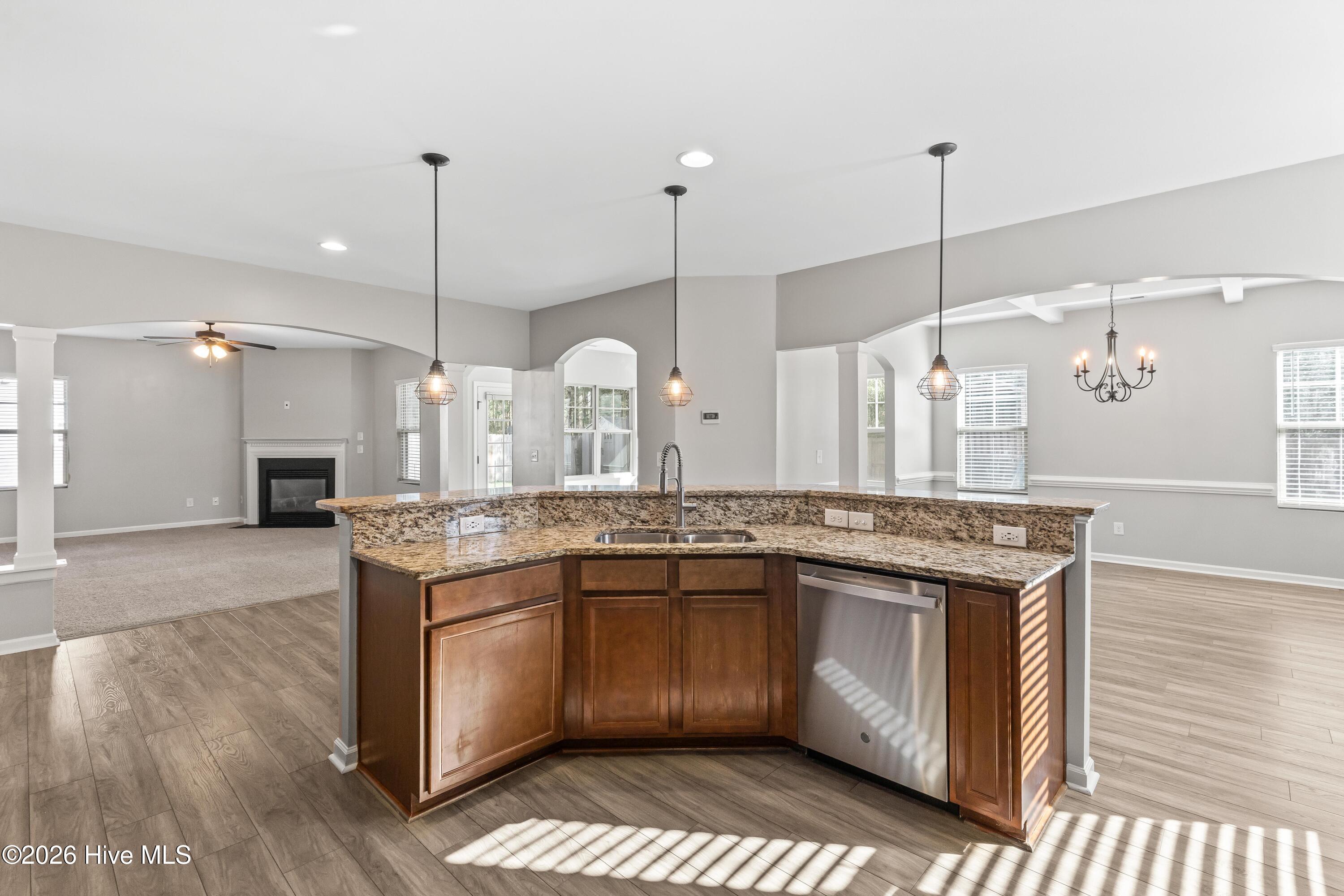 100559199 | Photo 21