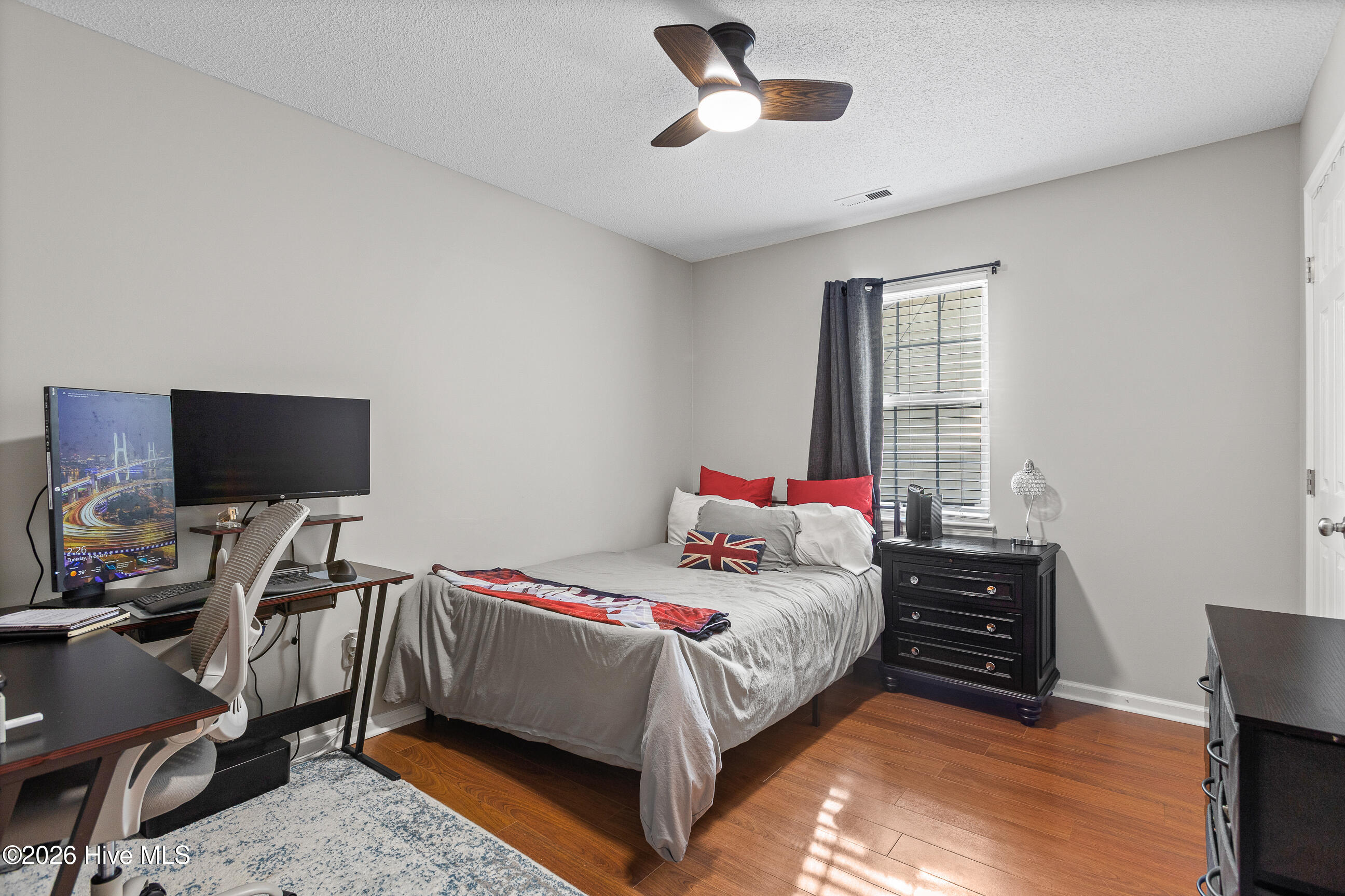 100553126 | Photo 21