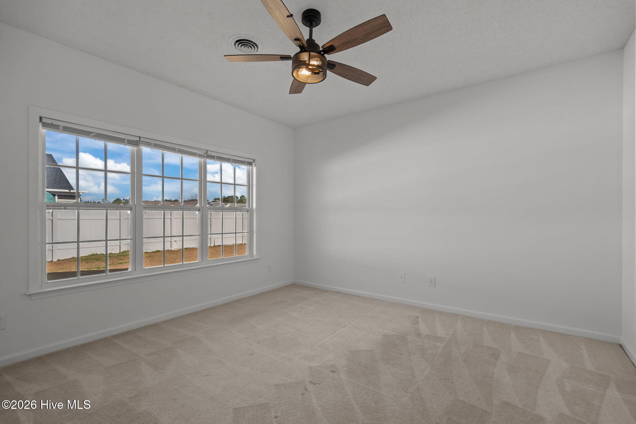 100549107 | Photo 23