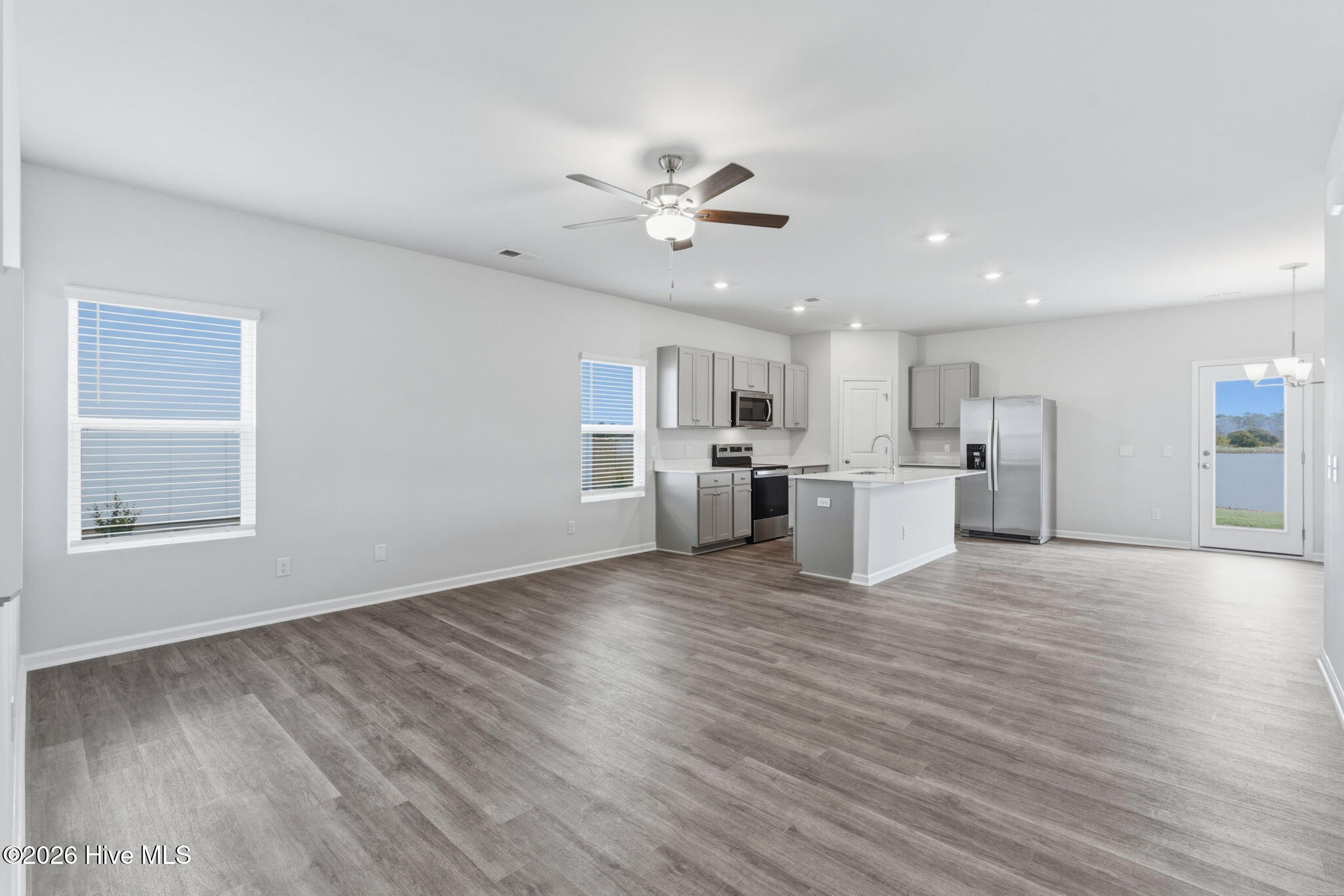 100532613 | Photo 34