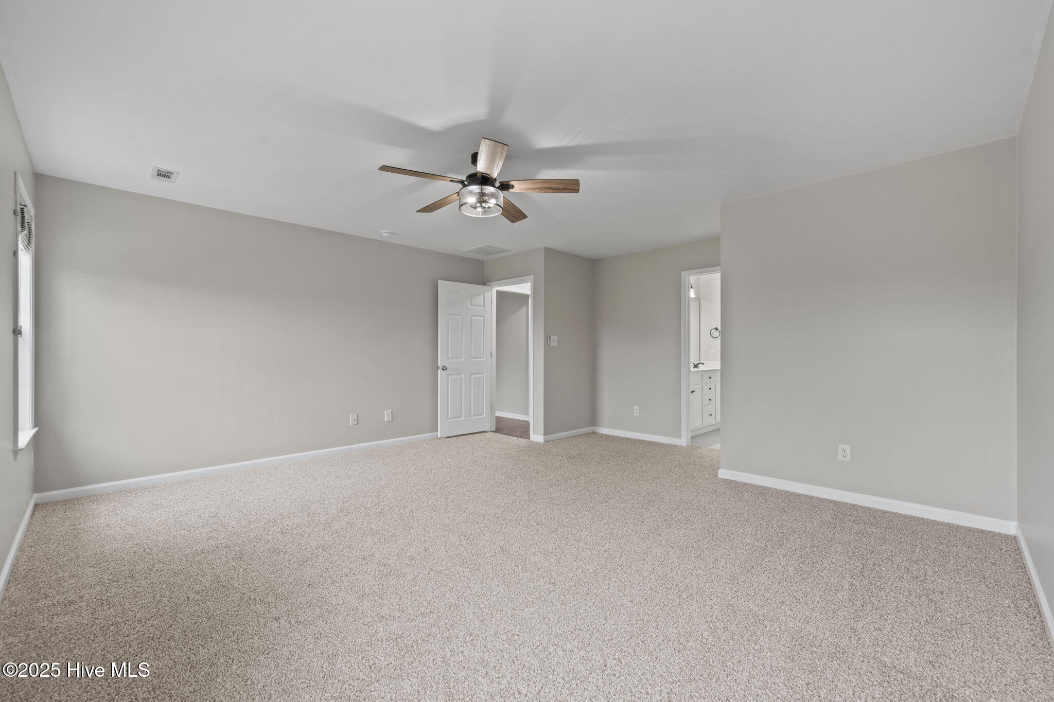 100539227 | Photo 19