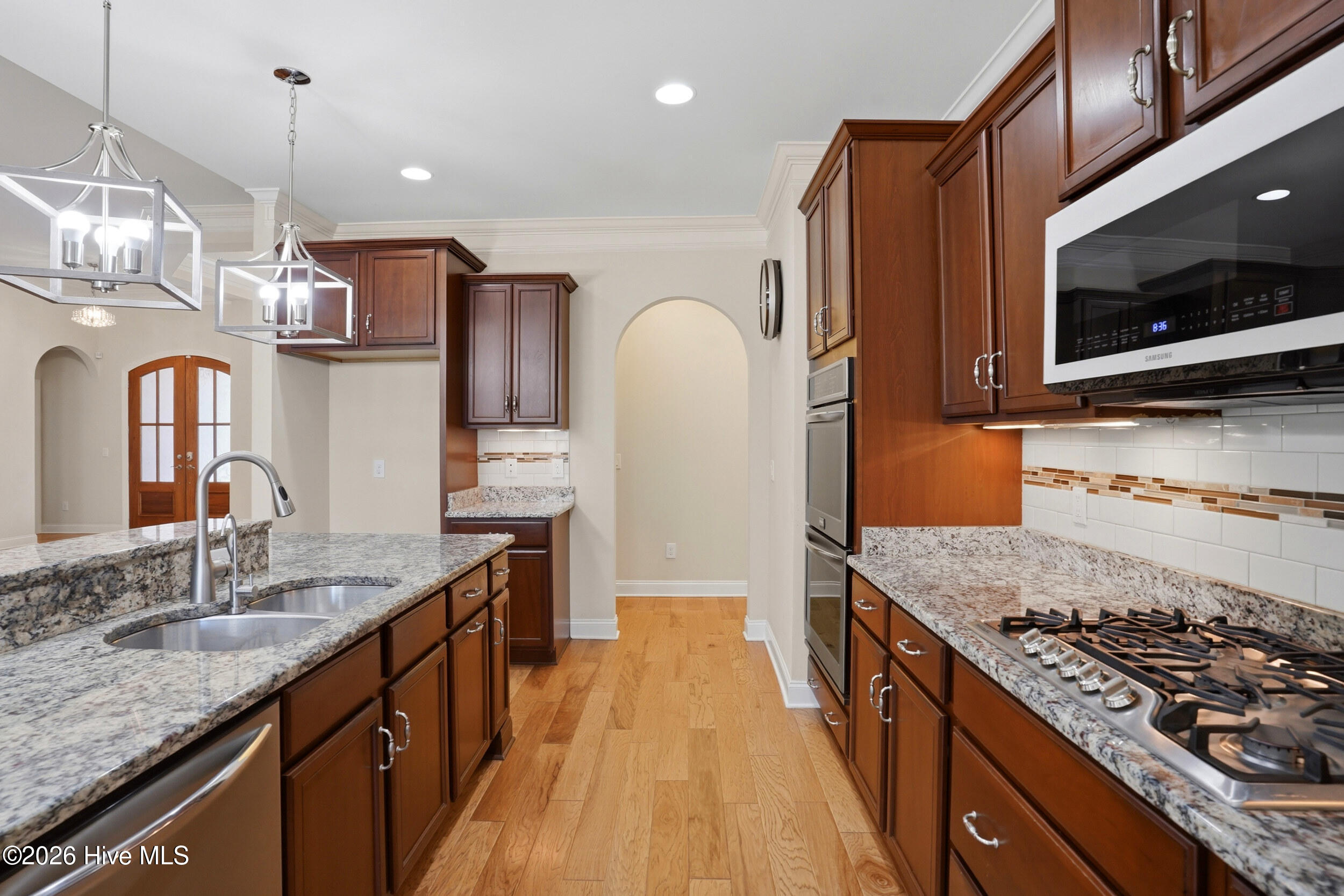 100567048 | Photo 12