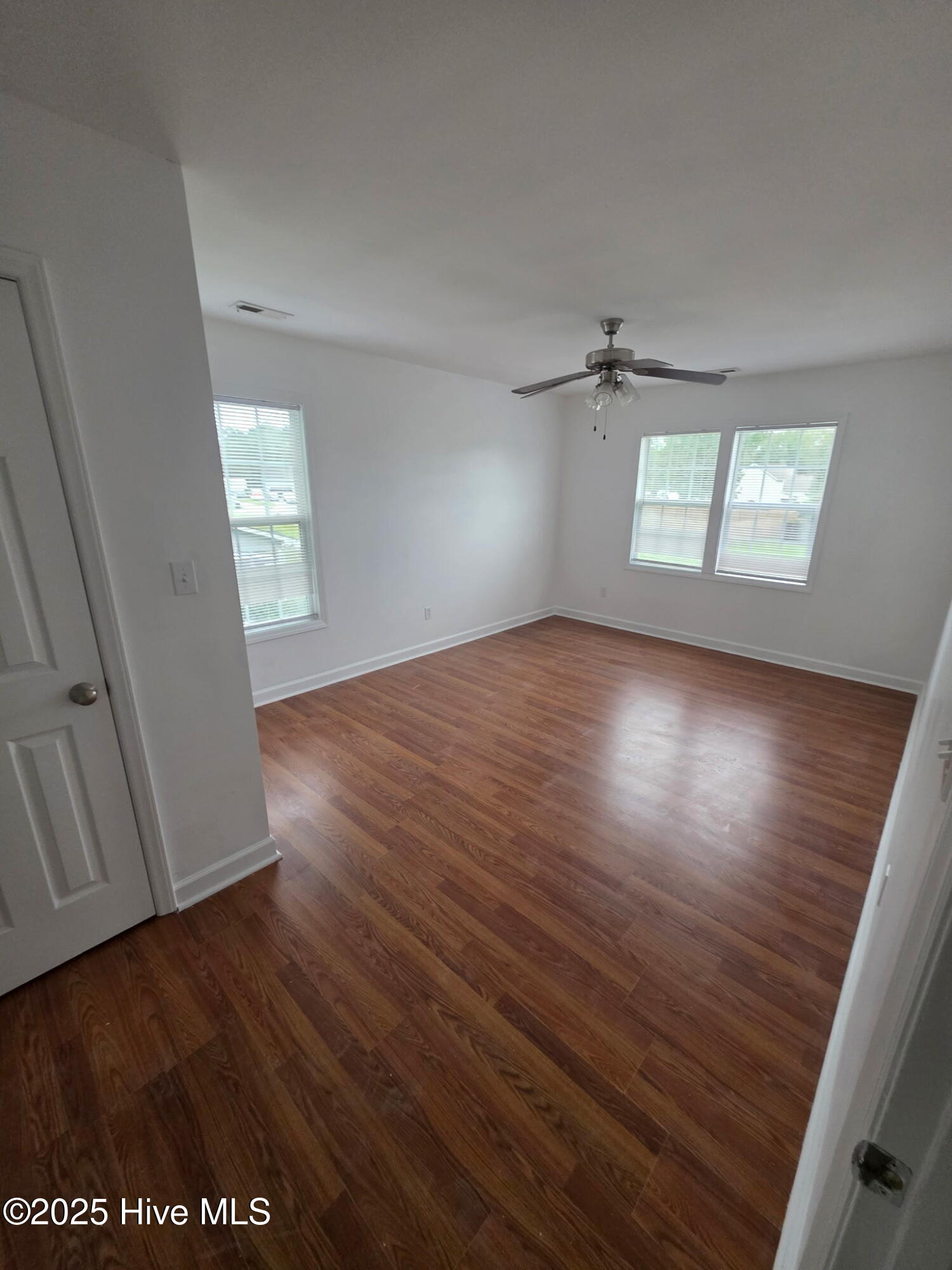 100521000 | Photo 11