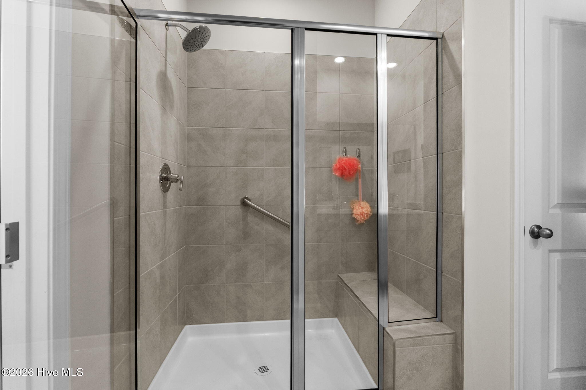 100563775 | Photo 29