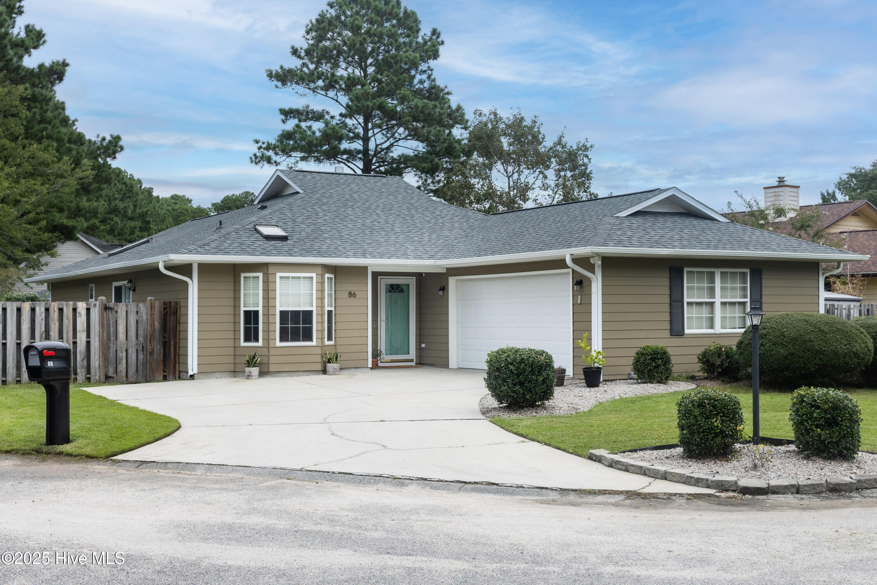 86 Dogwood Court SW, Calabash, NC 28467 – photo 1 of 40: 86 dogwood handheld
