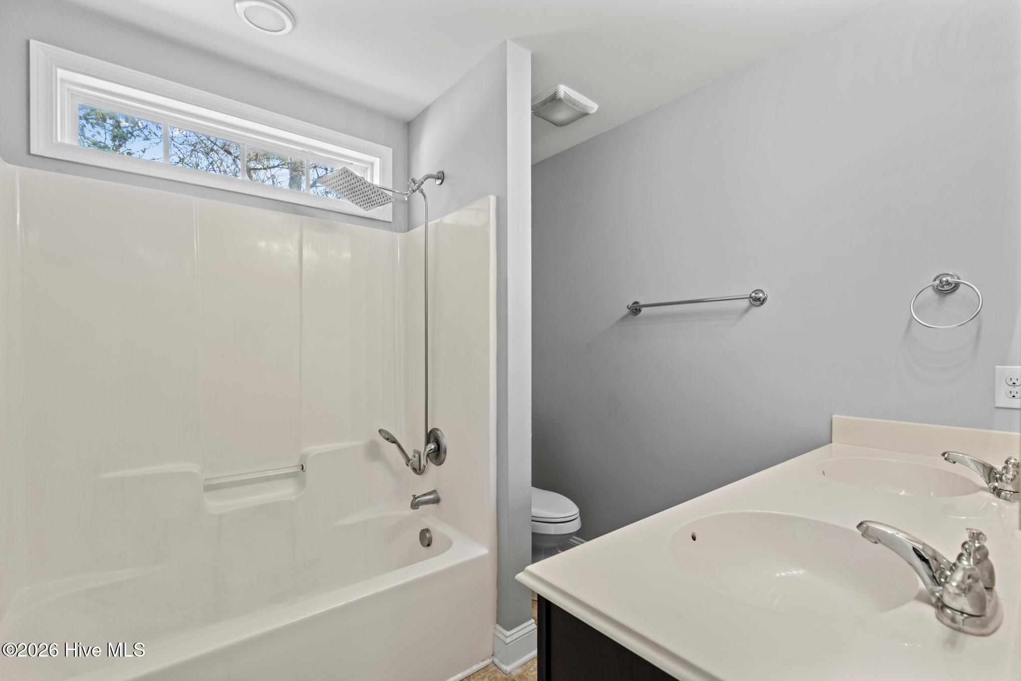 100565553 | Photo 18