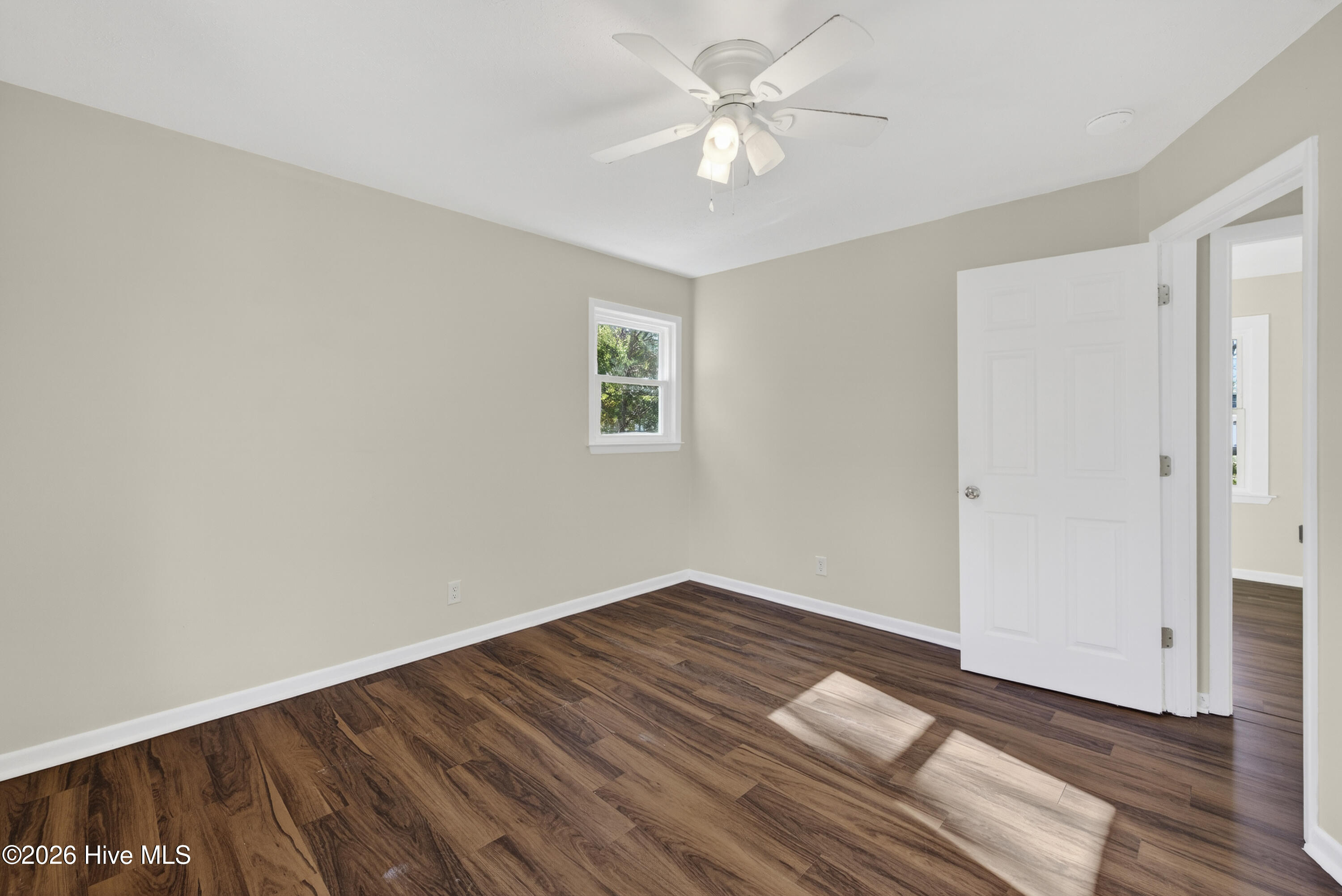 100560540 | Photo 23