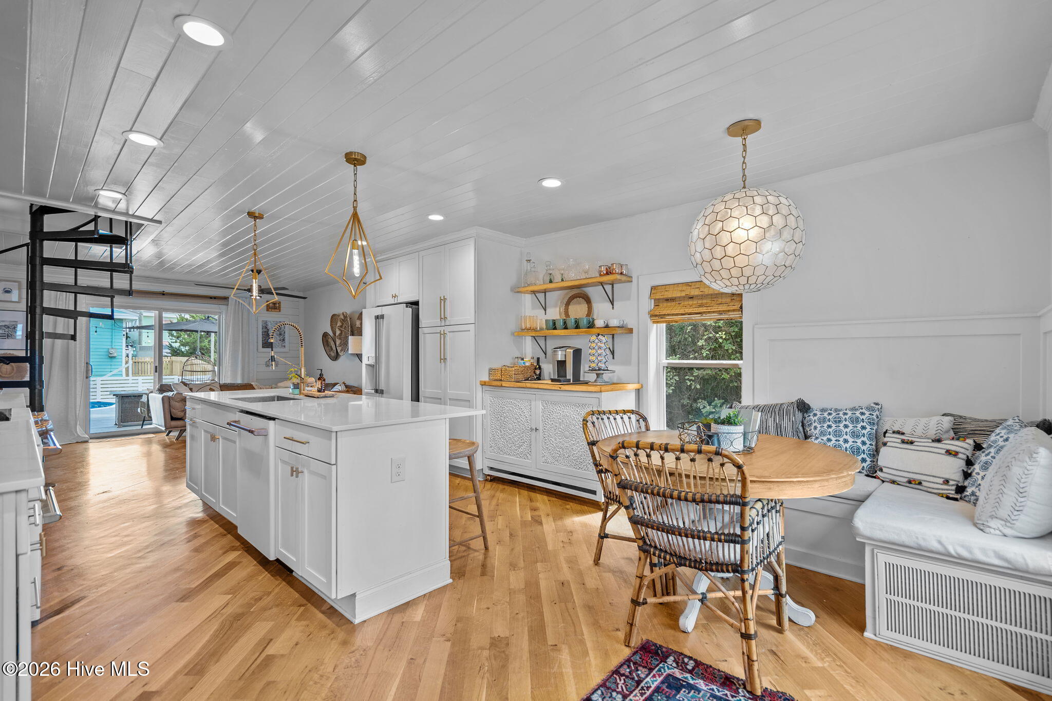 100560357 | Photo 20