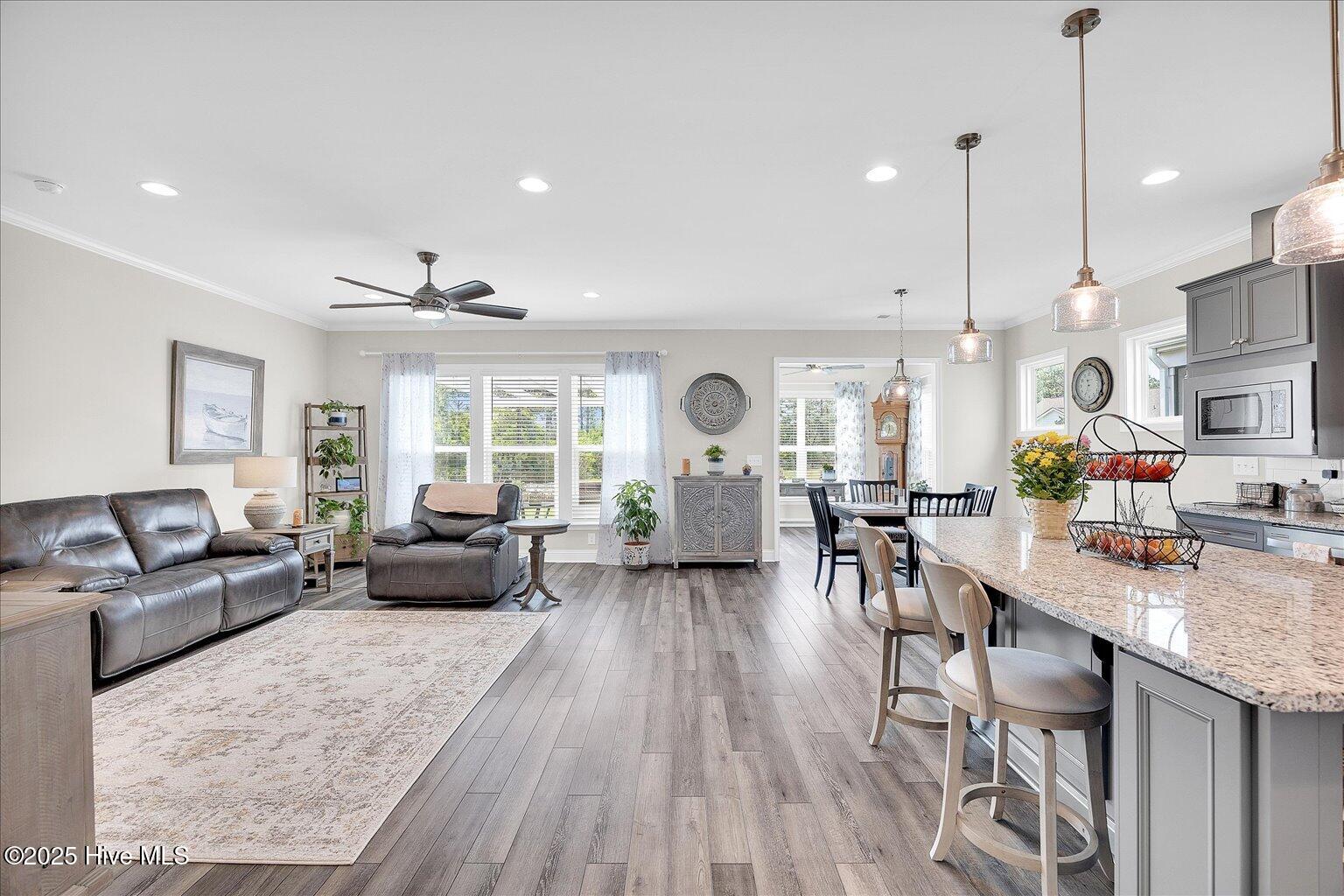 100509338 | Photo 14