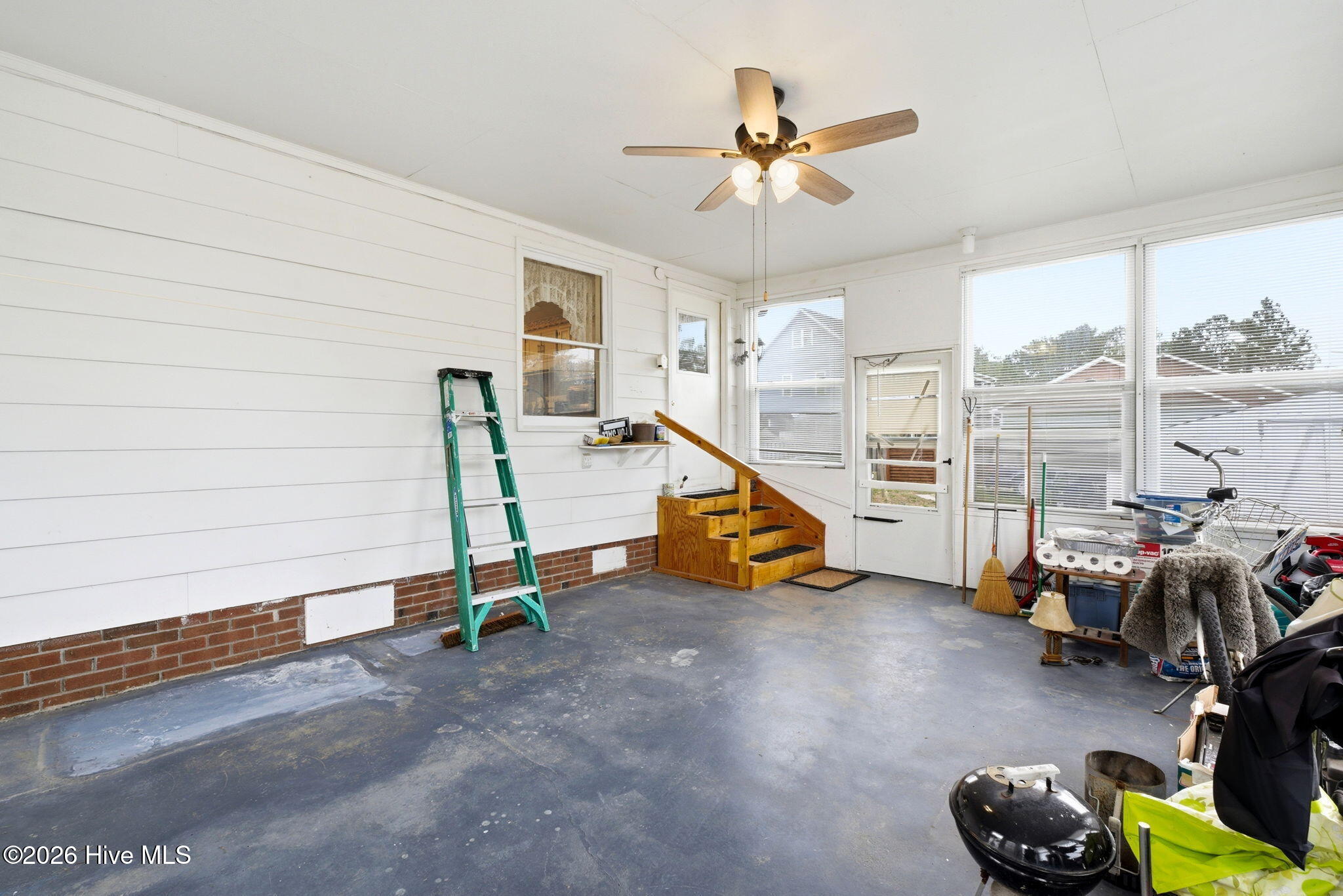 100558403 | Photo 32