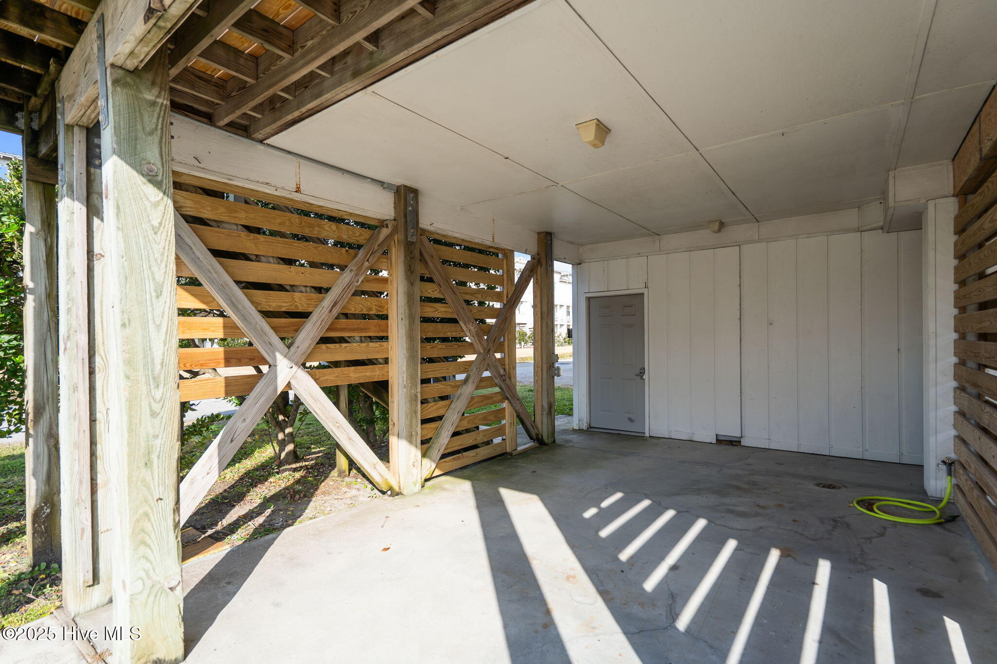 100544620 | Photo 78