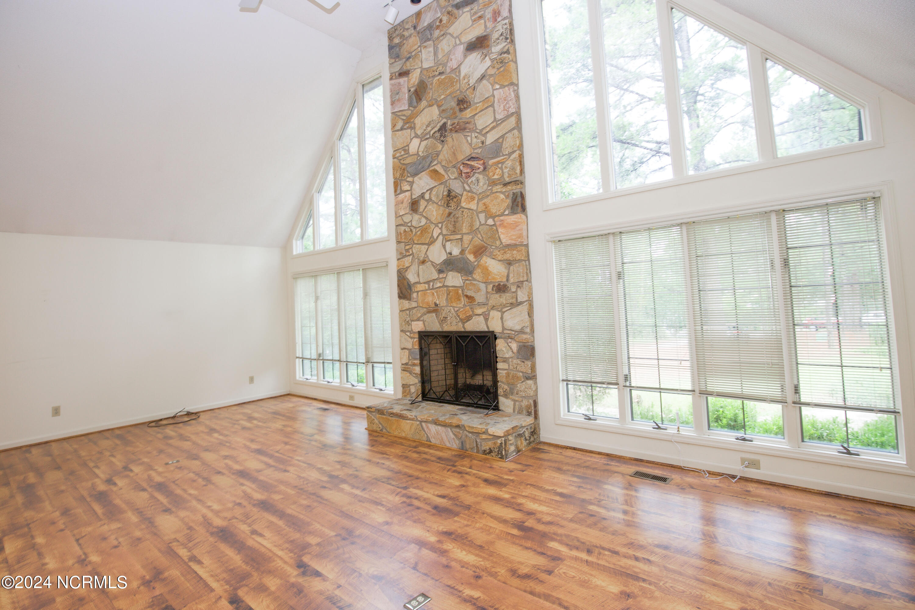 620 Diamondhead Dr S-10