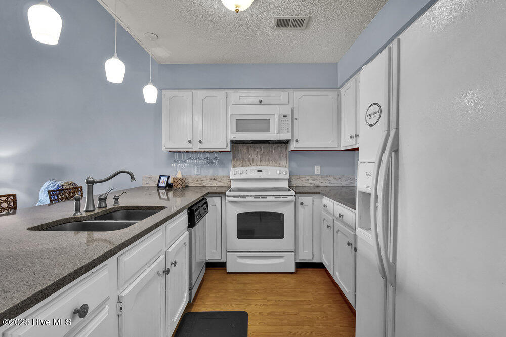 100509045 | Photo 12