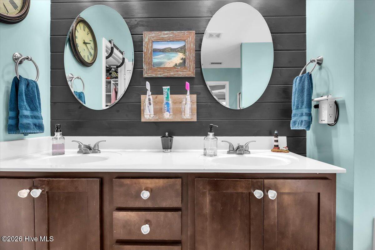 100567099 | Photo 22